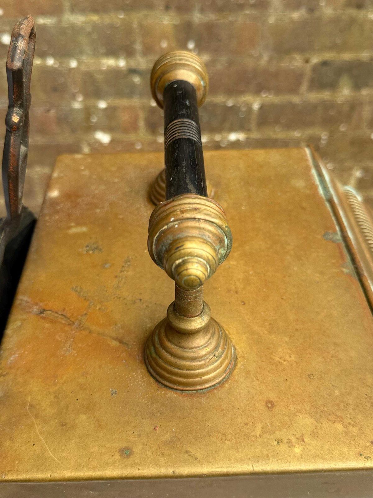 255.0 Antique Victorian Brass Coal Scuttle Tbc W. Harris & Co – English Fireplace Log Box With Shovel, Beaded Brass Fireside Hod, Brass Bucket photo