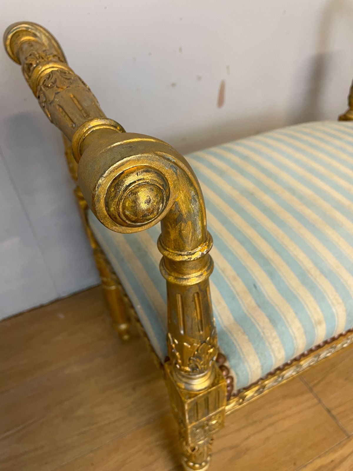 photo vinterior Louis XVI Style French Gilded Window Seat Circa 1900