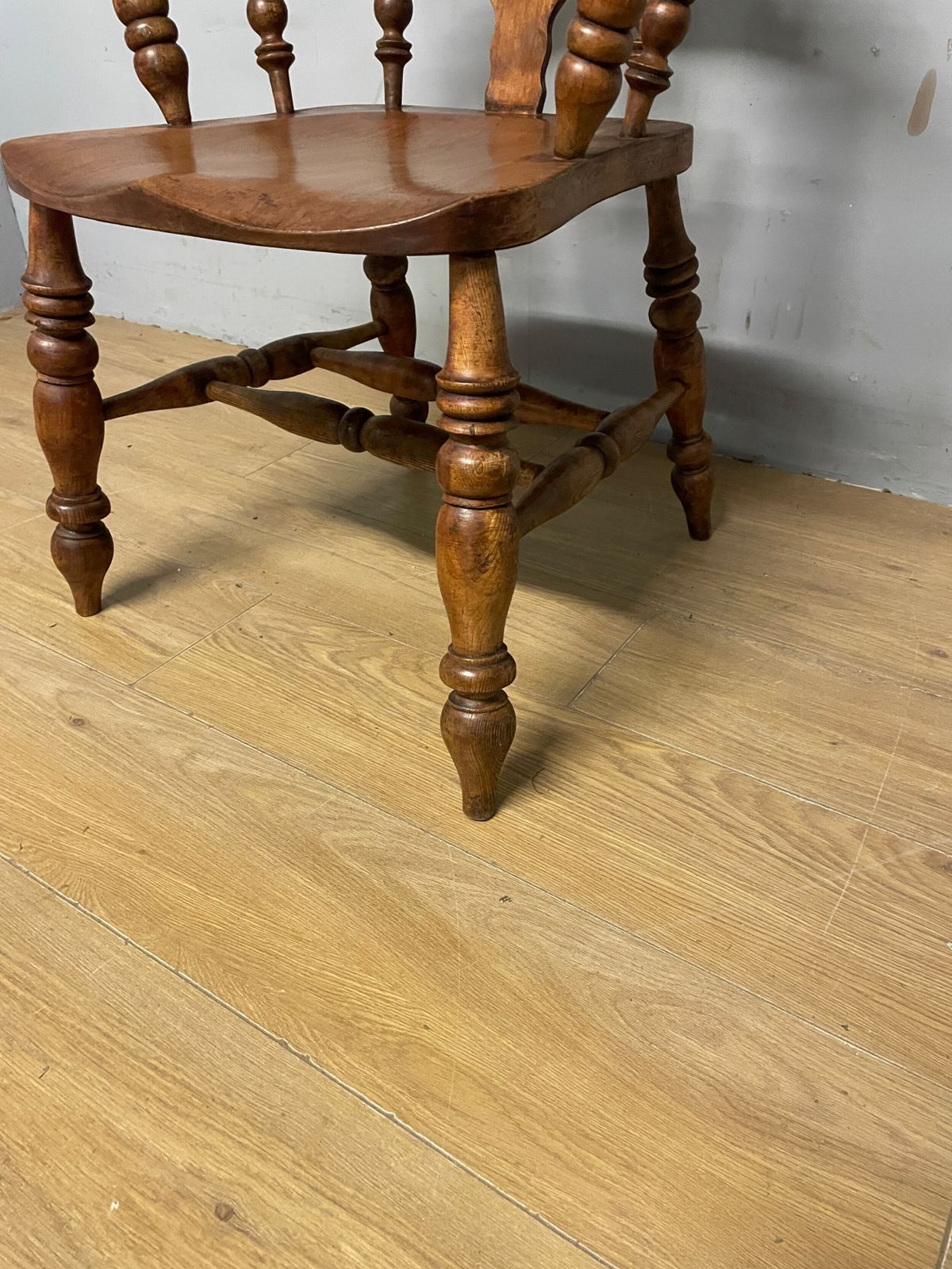 C19th Ash And Elm Windsor Chair In Good Original Condition photo vintage
