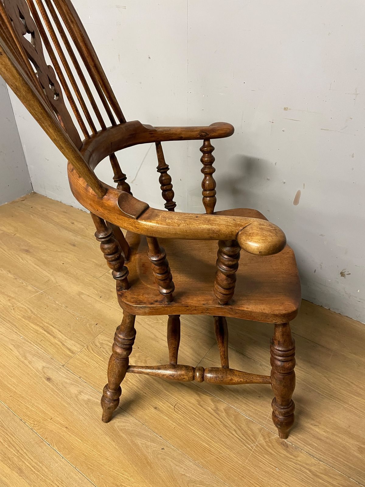photo vinterior C19th Ash And Elm Windsor Chair In Good Original Condition