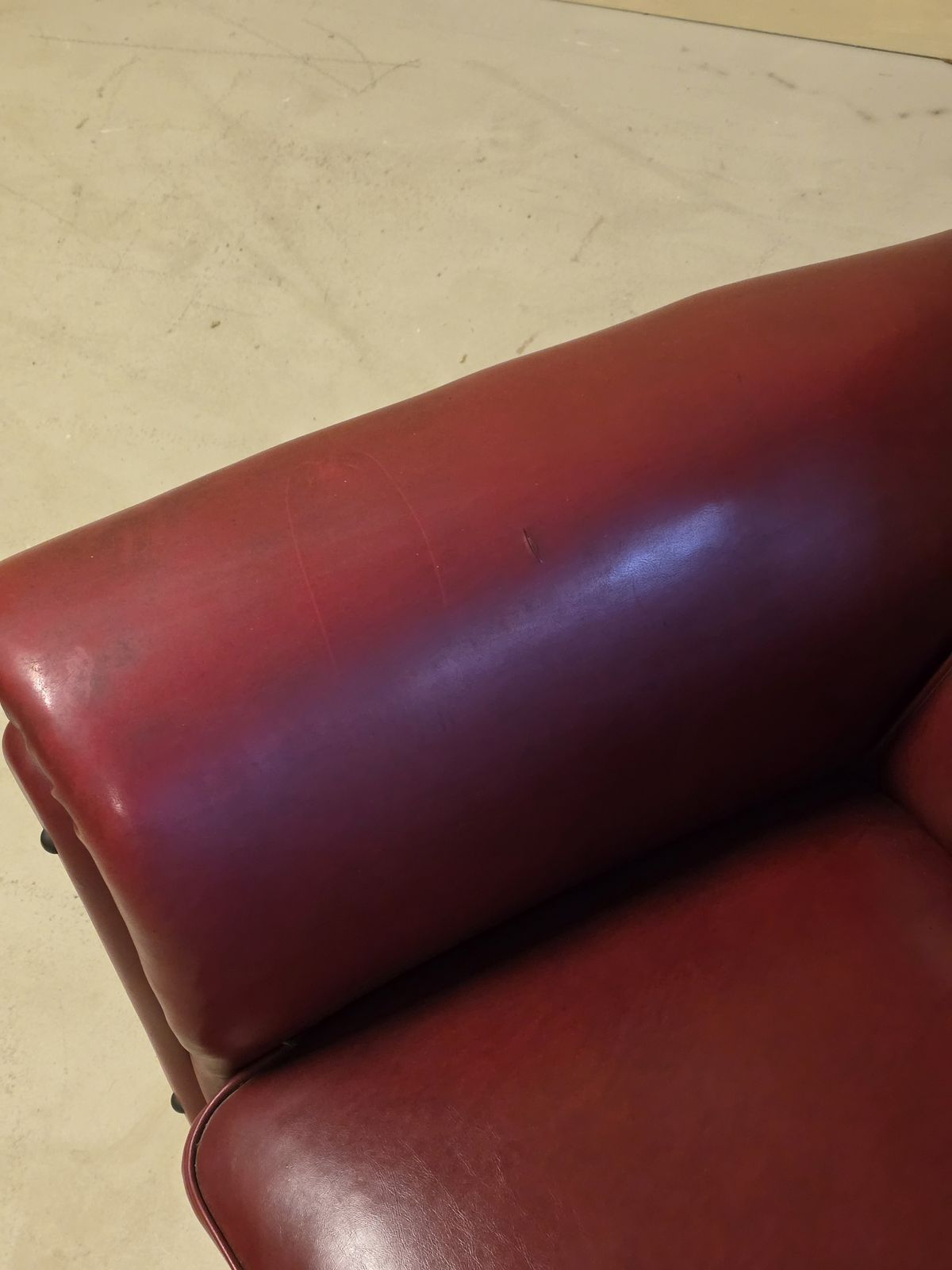 Art Deco Set Of 2 Bordeaux Skai Leather Clubchairs, 1950s photo vinterior