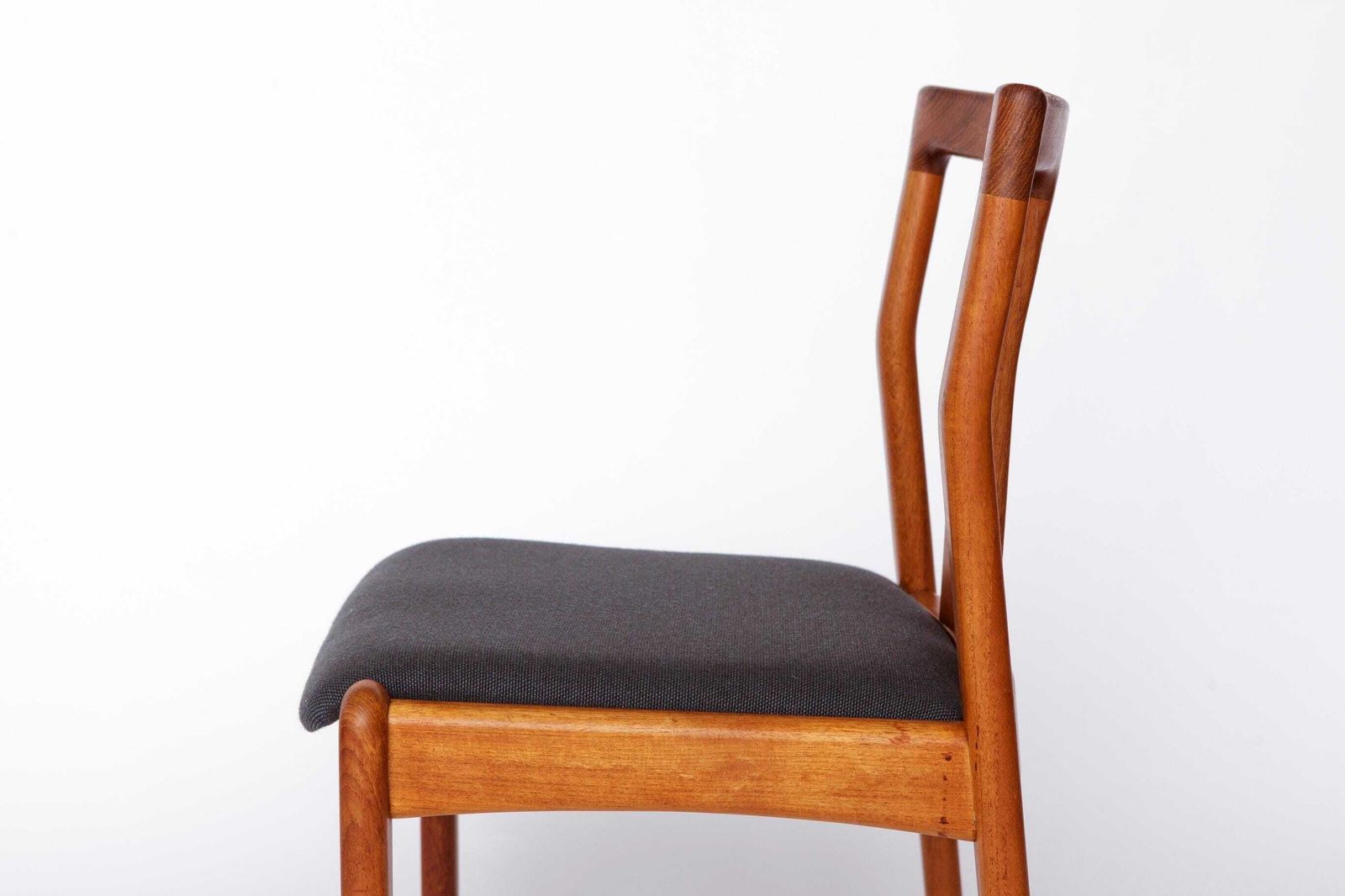 Set Of 4 Teak Dining Chairs By Dyrlund, 1960s Danish Mid Century Modern, Restored & Reupholstered In Dark Grey Fabric photo 1379.0