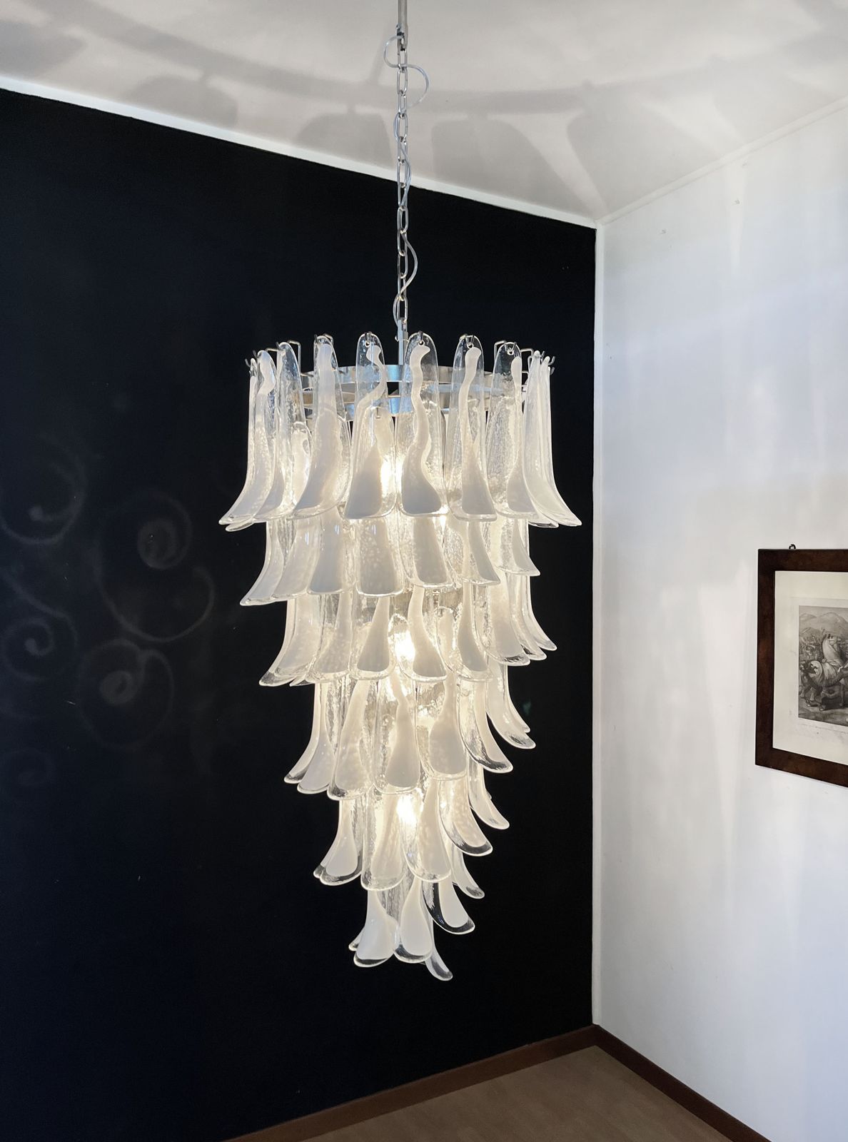 photo vinterior Huge Italian Murano Glass Spiral Chandelier   83 White Glass Petals
