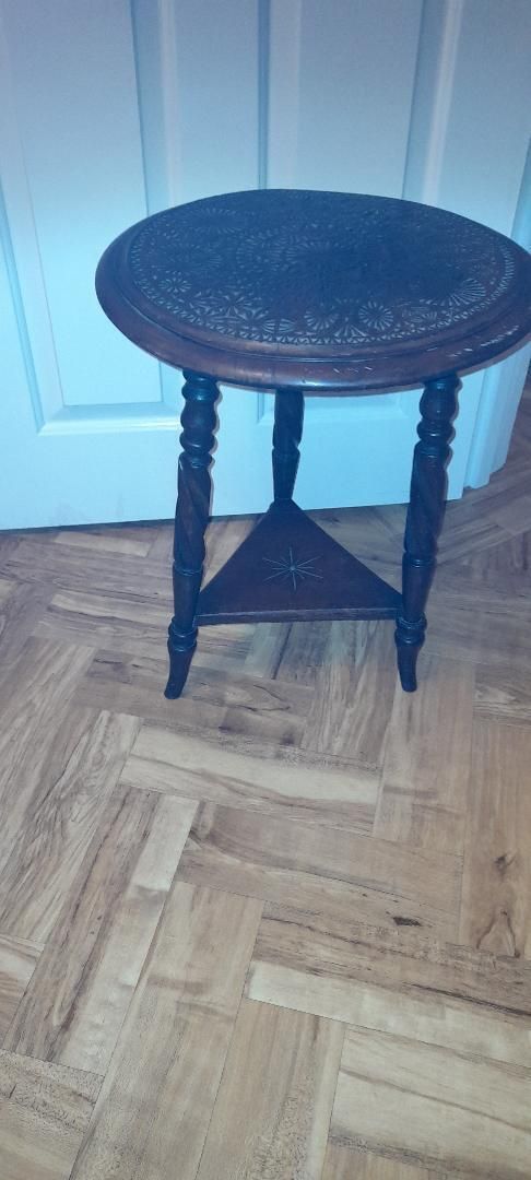 Antique Dark Wood 2 Tier Round Chip Carved Cricket Side Lamp Table Turned Legs photo for sale