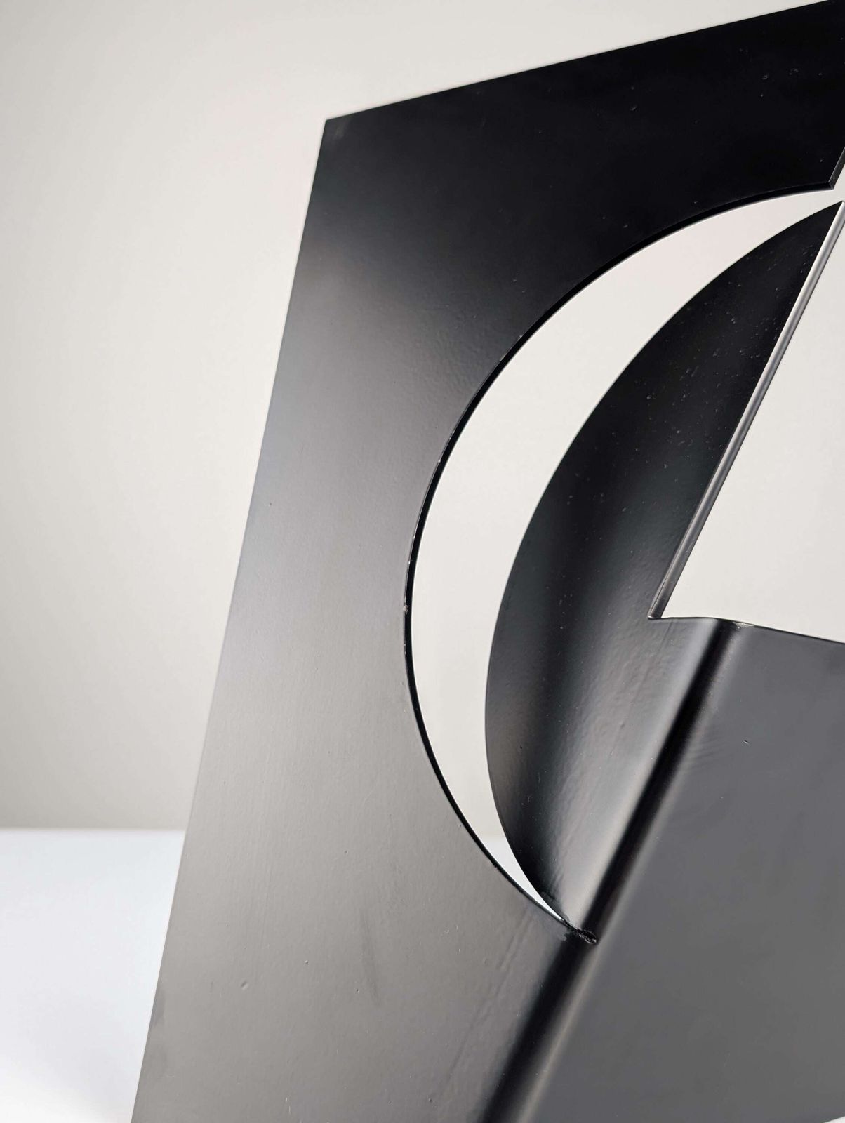 Escultura Acero Negra Abstracta, Carlos Evangelista, 55/75 photo furniture