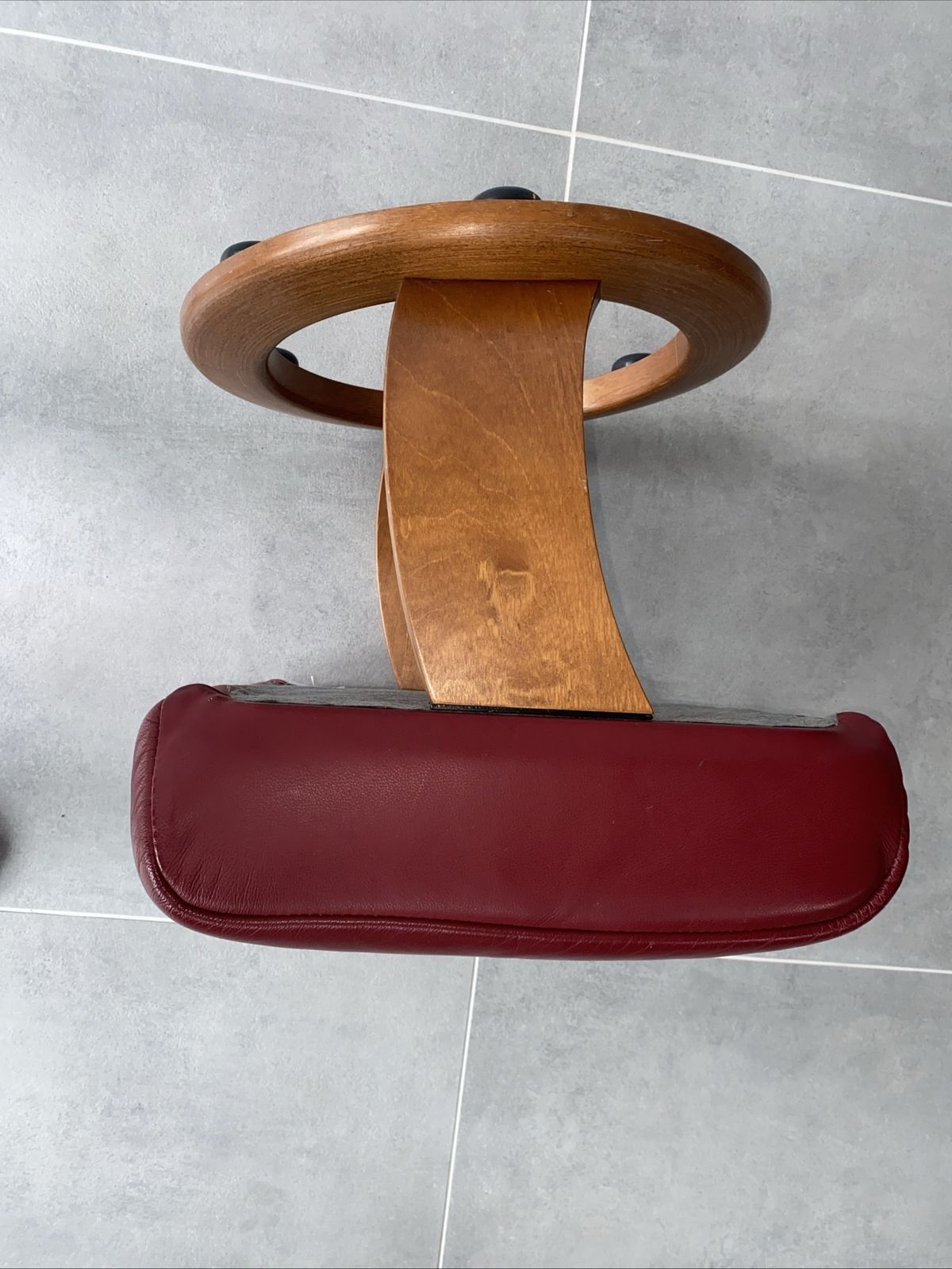 photo vintage Vintage Danish Somo A/C Red Leather Reclining Chair And Foot Rest