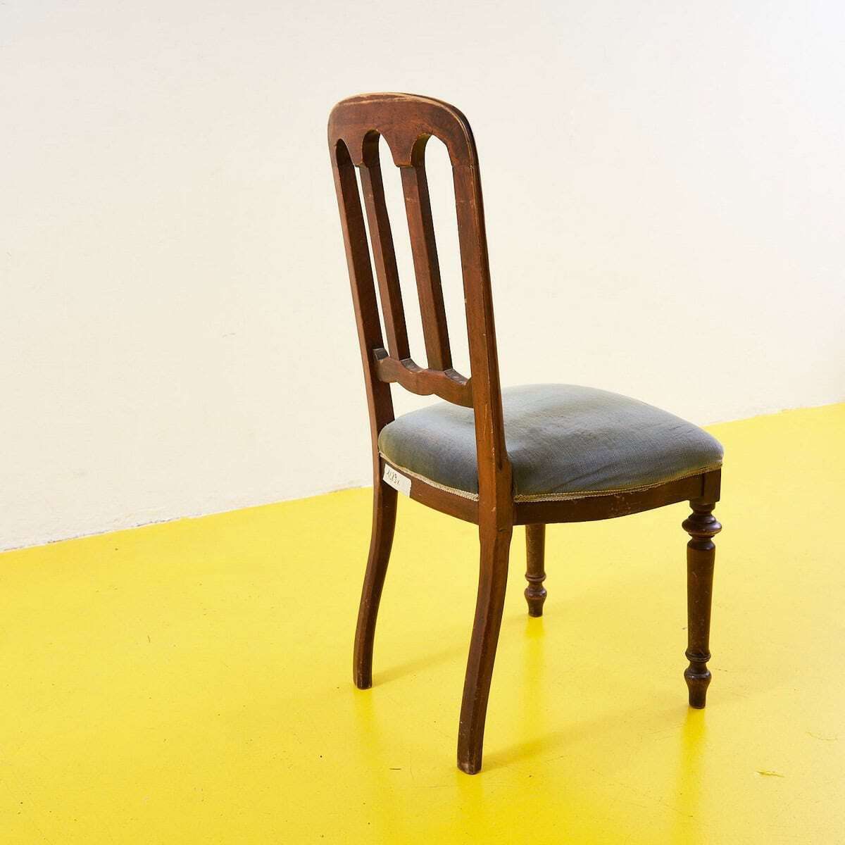 Vintage Stoel In Hout En Fluweel photo vinterior