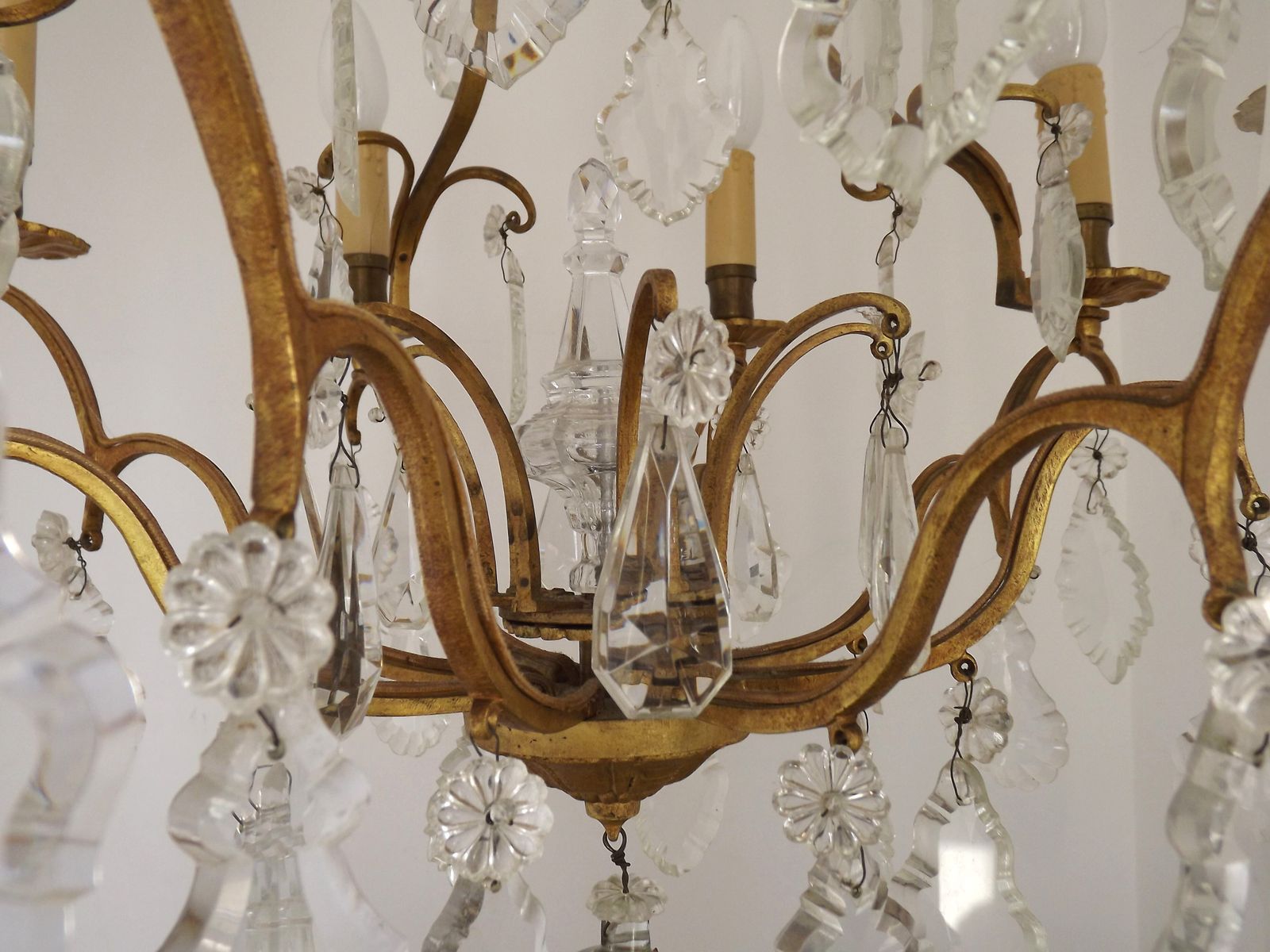 Grand lustre à cage Louis XV à 8 lumières en bronze doré, verre et cristal photo for sale
