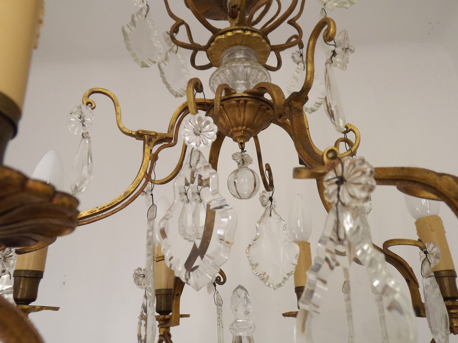 Grand lustre à cage Louis XV à 8 lumières en bronze doré, verre et cristal photo Luminaires