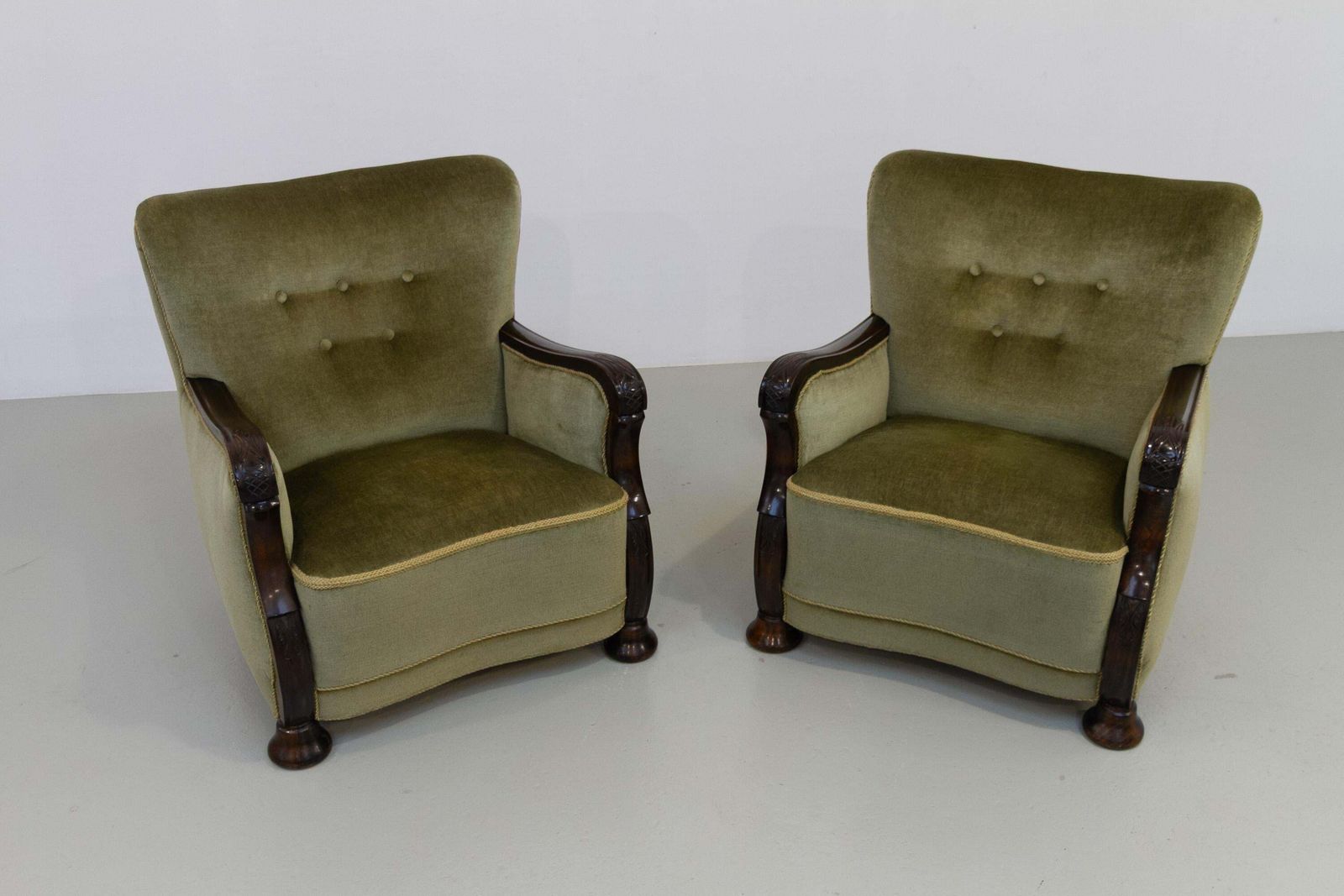 photo vinterior Danish Art Deco Green Velvet Lounge Chairs, 1930s. Set Of 2.