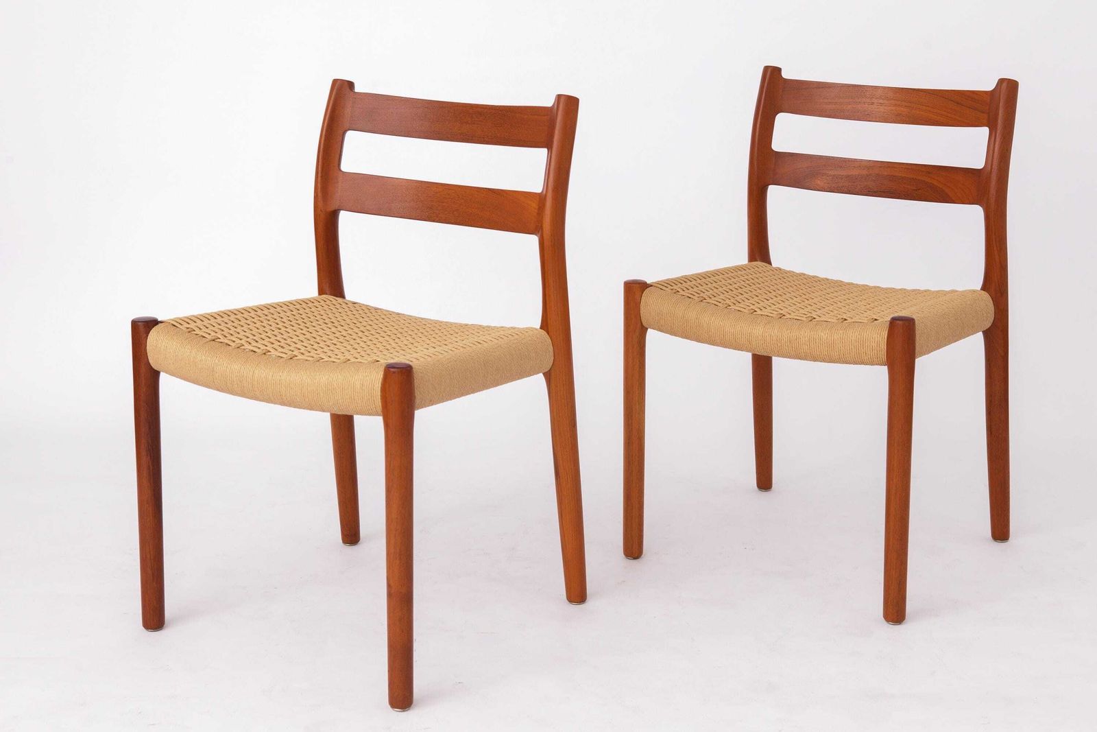 Set Van 4 Niels Otto Møller Model 84 Stoelen – Deens Teak & Papierkoord, Jaren 1970 | Vintage Mid Century Modern Eetkamerstoelen photo Meubels