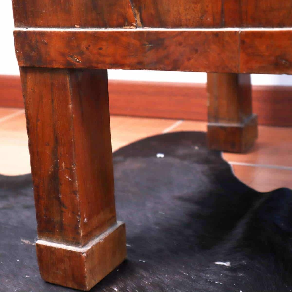 photo vinterior Elegant Antique Wooden Sideboard