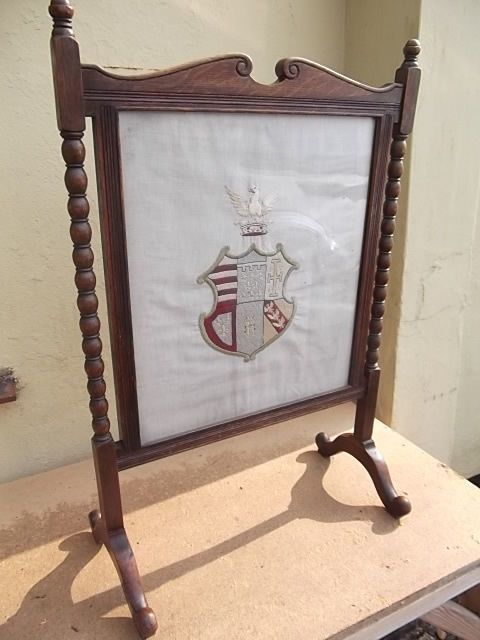 Oak,Fire Screen,Screen,Fireplace,Barley Twist,Embroided,Crest,Coat Of Arms,Glaze