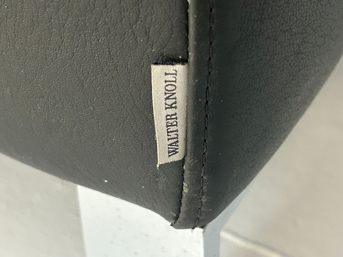 photo vinterior Walter Knoll “Foster 503.10” Armchair In Black Leather