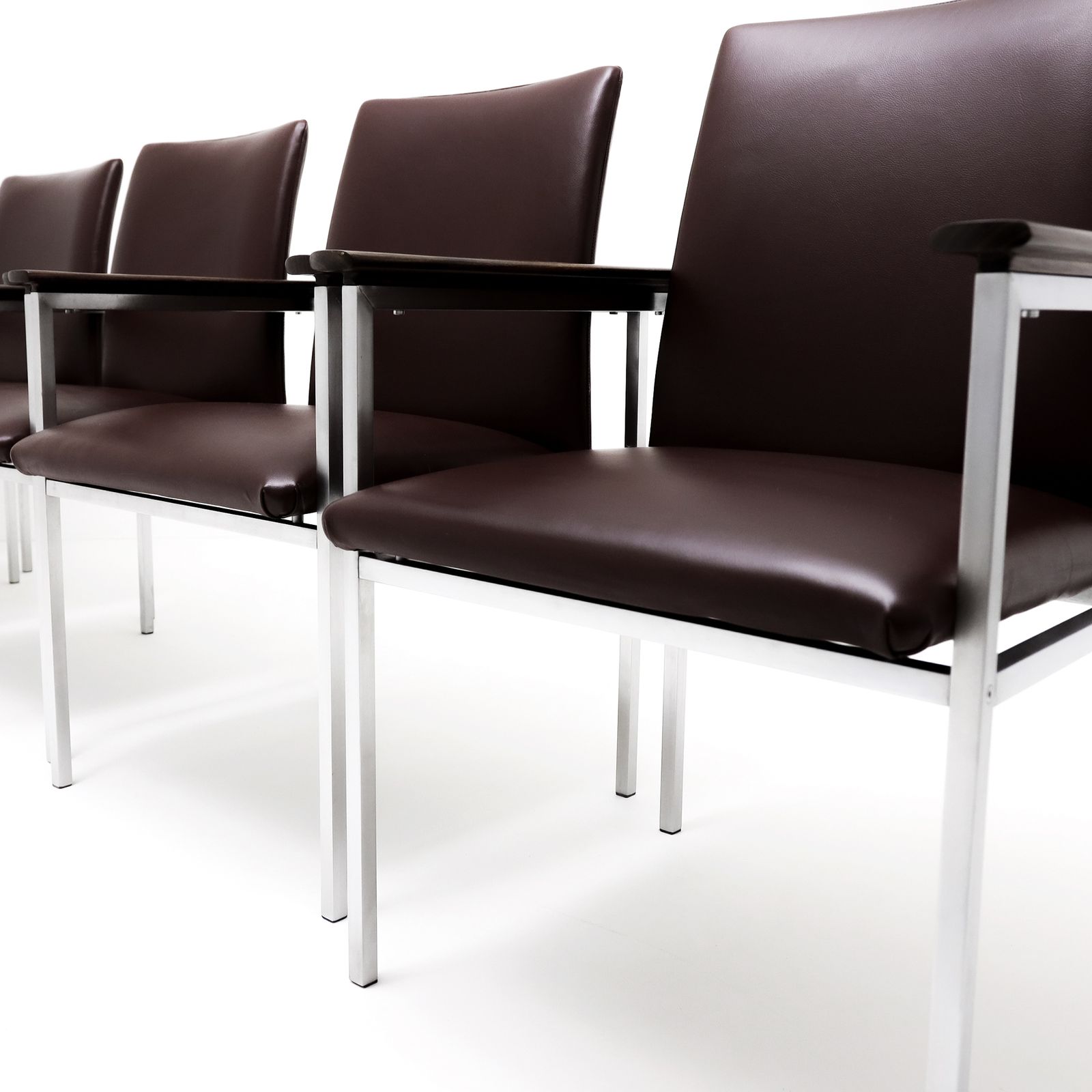 photo furniture Set Of 6 Sigvard Bernadotte Vintage Danish Armchairs In Brushed Steel, Walnut And Leather