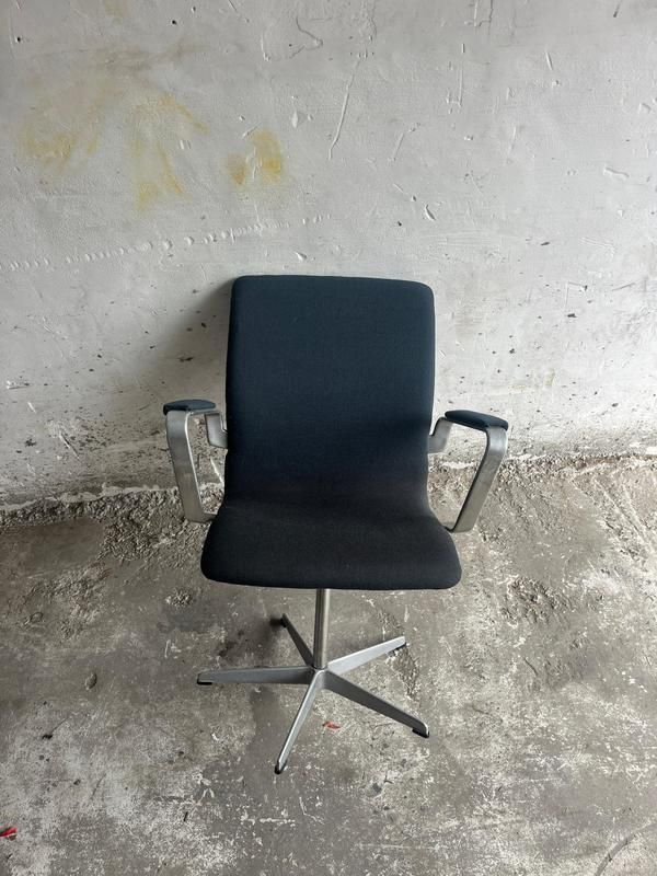 Model Oxford Swivel Chair By Arne Jacobsen For Fritz Hansen, 1970s photo furniture