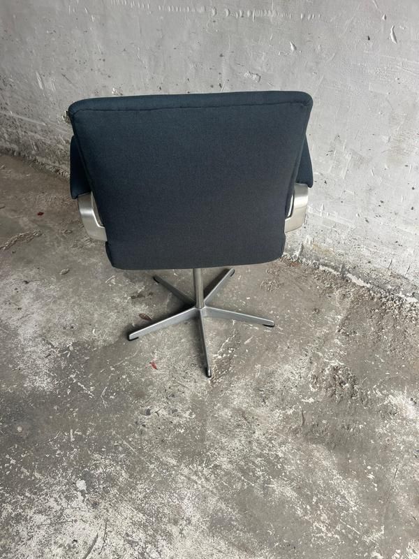 Model Oxford Swivel Chair By Arne Jacobsen For Fritz Hansen, 1970s photo Furniture