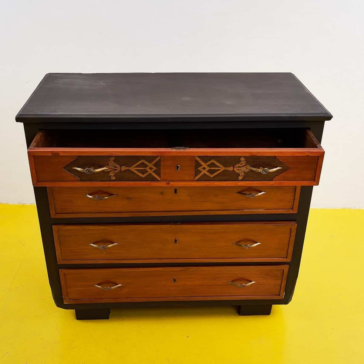Vintage Chest Of Drawers With Elegant Inlays photo 690.0
