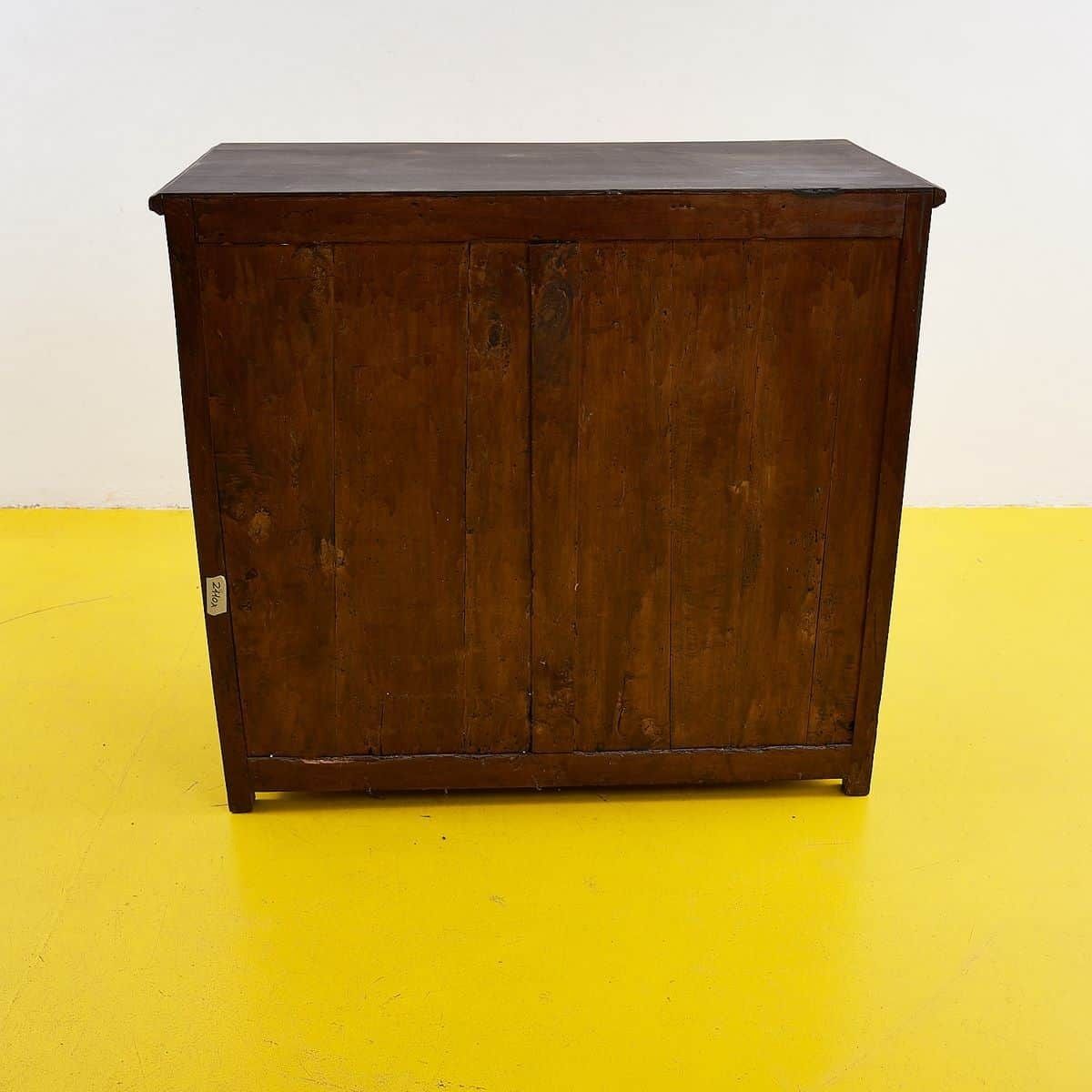 photo vinterior Vintage Chest Of Drawers With Elegant Inlays