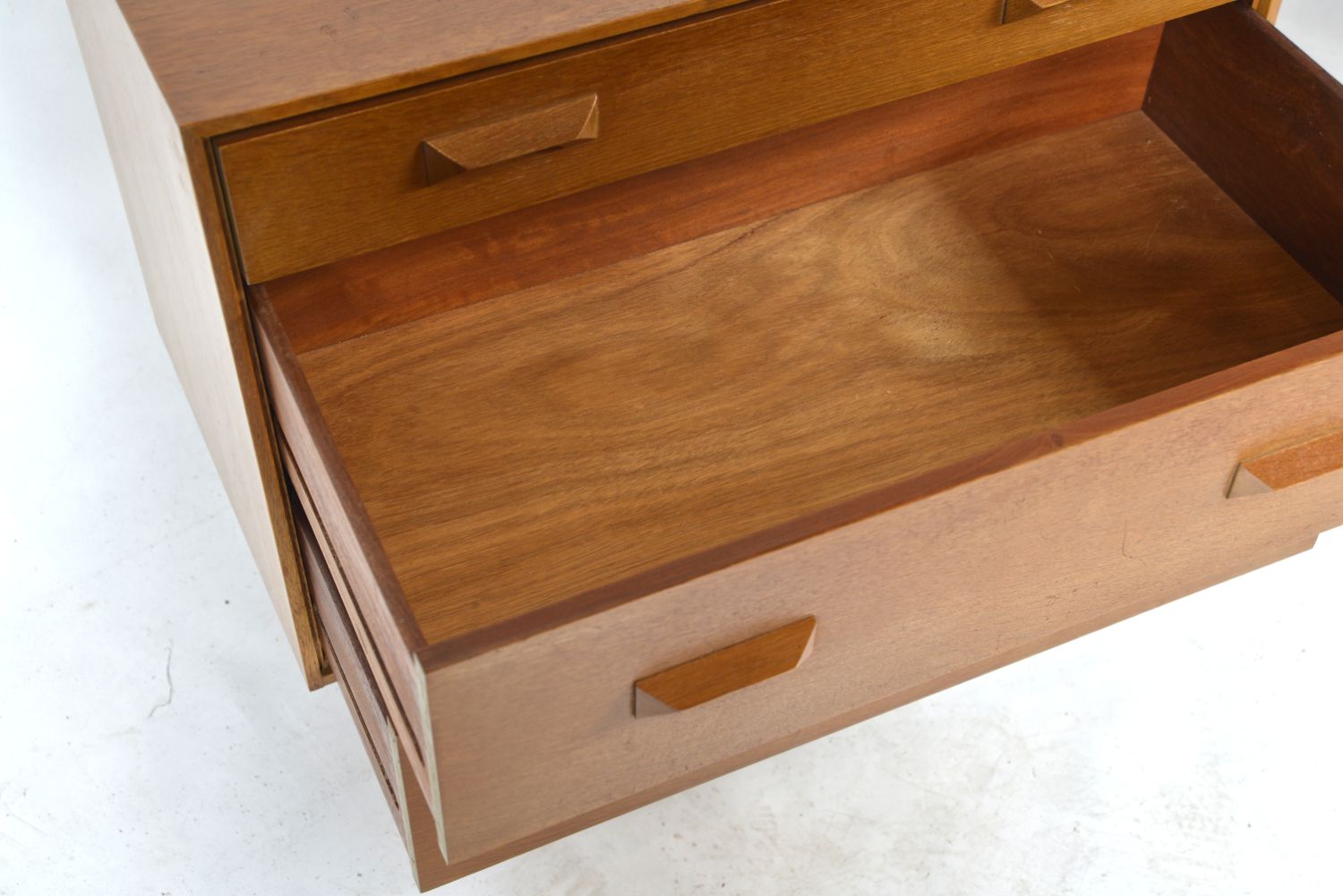 1960s John & Sylvia Reid Stag ‘Concorde’ Range Chest Of 3 Drawers Oak Beech photo for sale