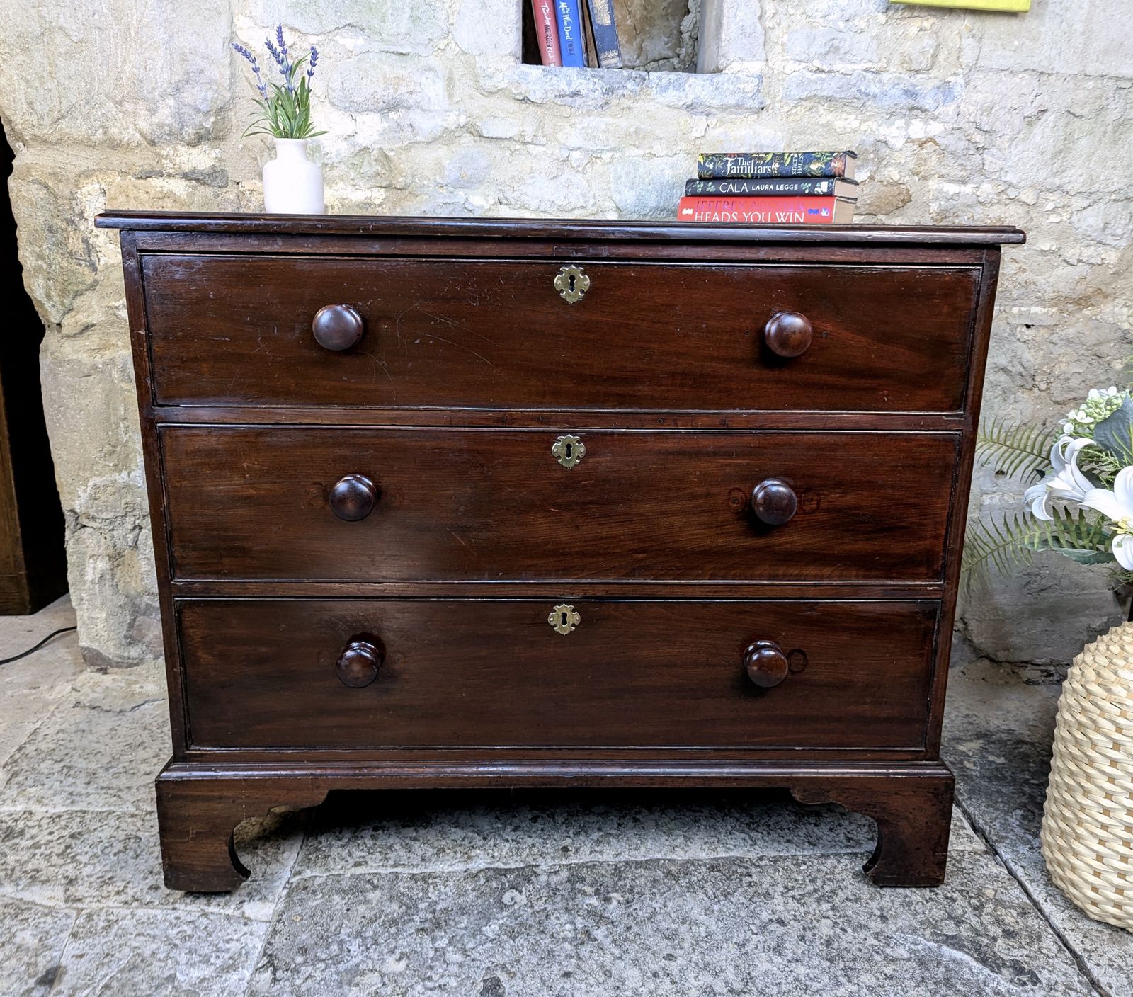 Georgian Mahogany Chest Of Drawers   3 Drawers