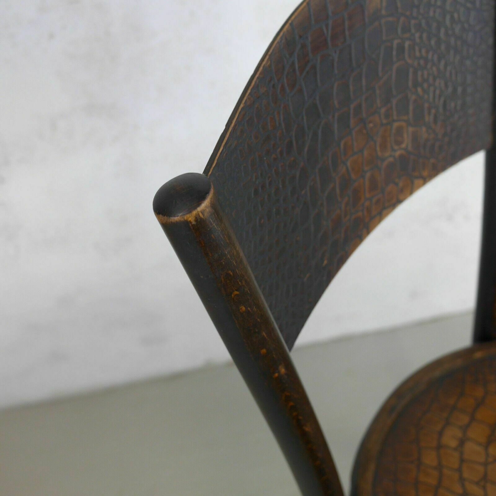photo furniture Antique Crocodile Bentwood Embossed Chair Fischel Model 255 Thonet #102679