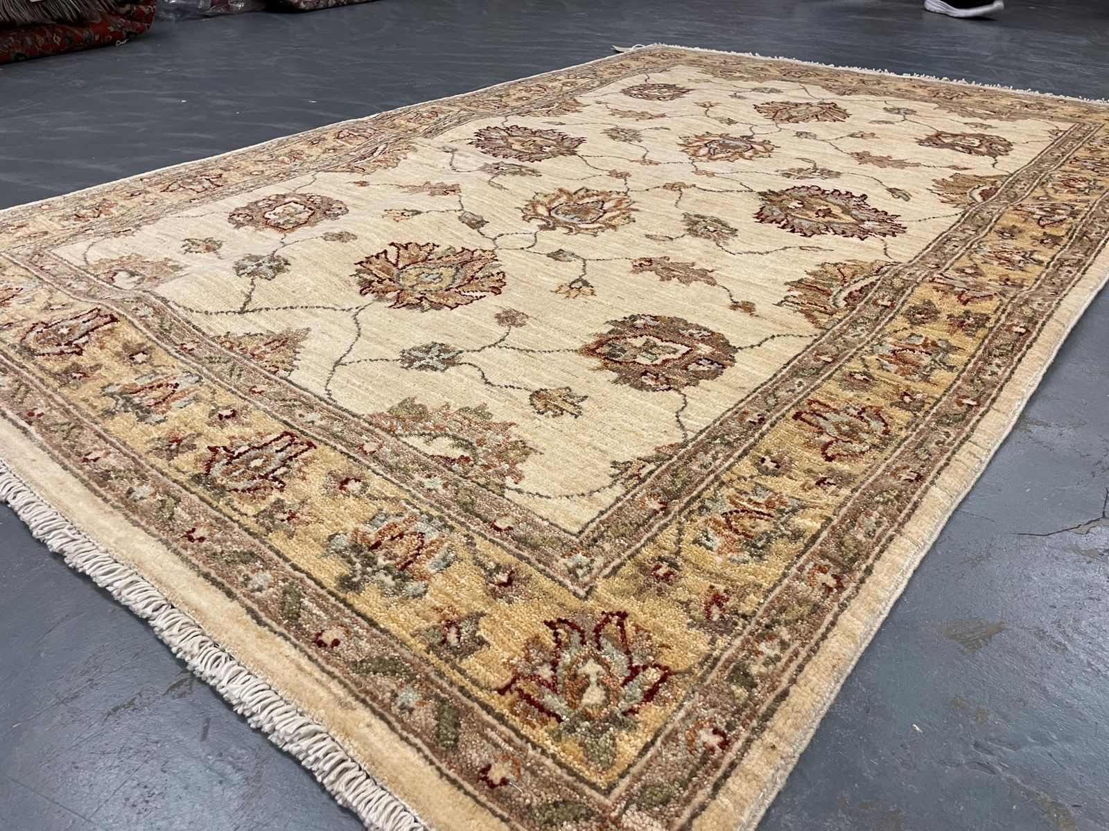 Handmade Cream Wool Rug, Traditional Floral Carpet For Bedroom Living Room 100 X 152 Cm photo vinterior