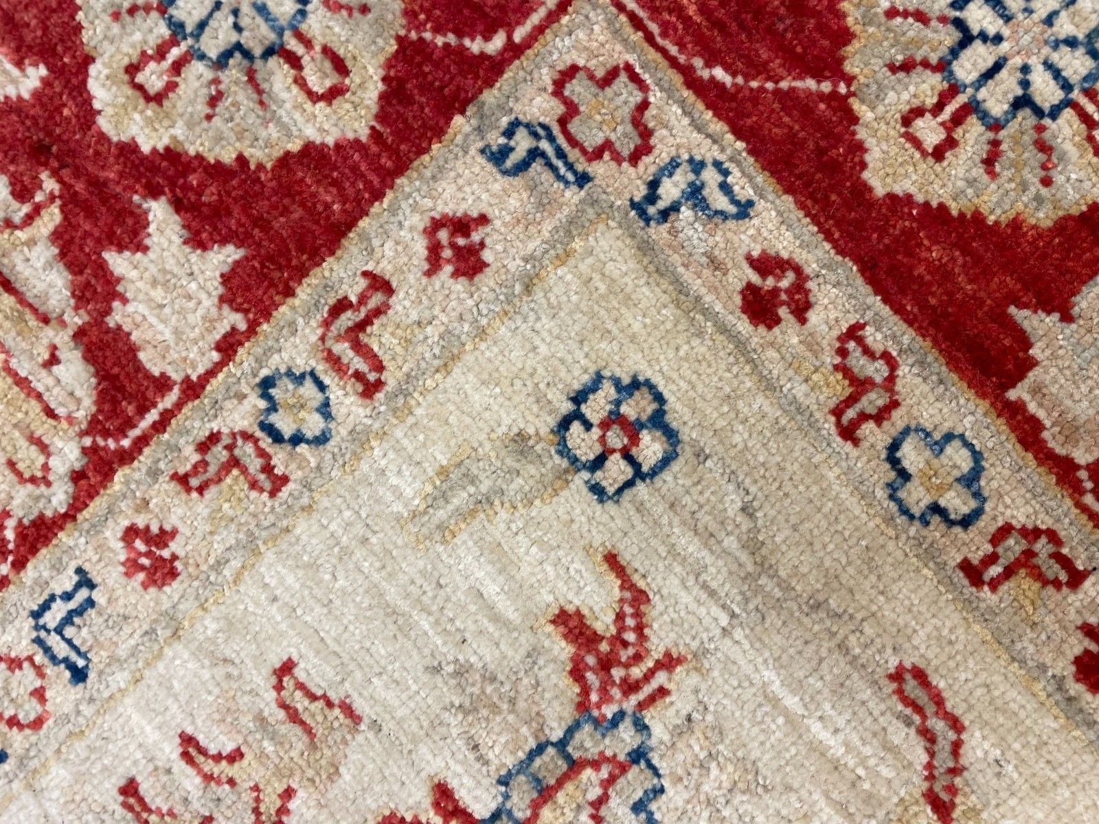 1750.0 Beige & Red Ziegler Floral Oriental Rug, Traditional All Over Design 165x195 Cm photo