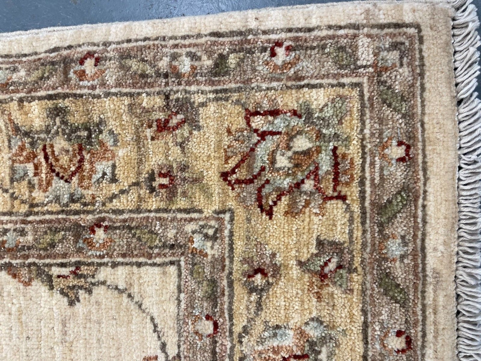 Handmade Cream Wool Rug, Traditional Floral Carpet For Bedroom Living Room photo Textiles