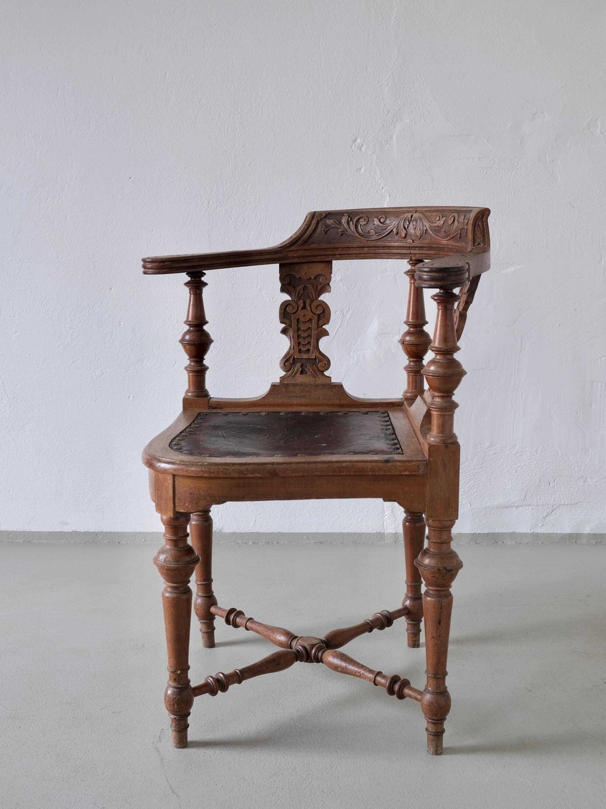 Antique Carved Corner Chair With Leather Seat photo vinterior