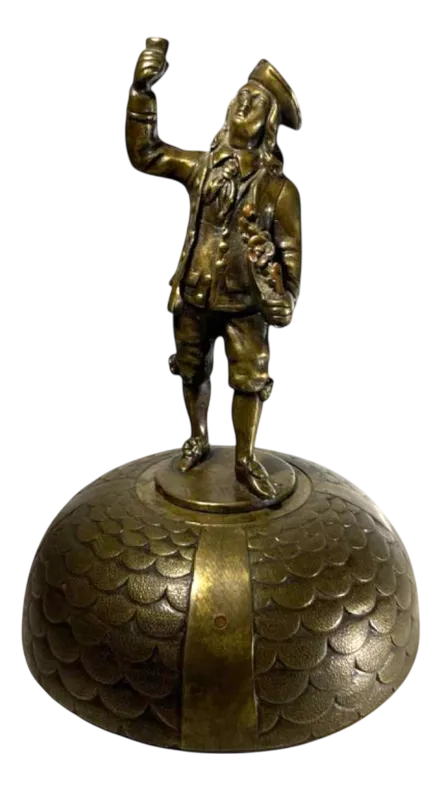 Bureaubel Met Figurine In Brons Met Eikelvorming Klokkenspel, 19e Eeuw