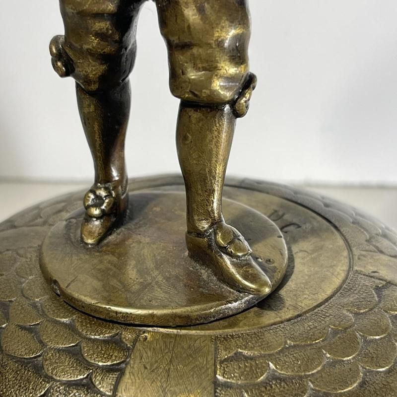 Bureaubel Met Figurine In Brons Met Eikelvorming Klokkenspel, 19e Eeuw photo buy