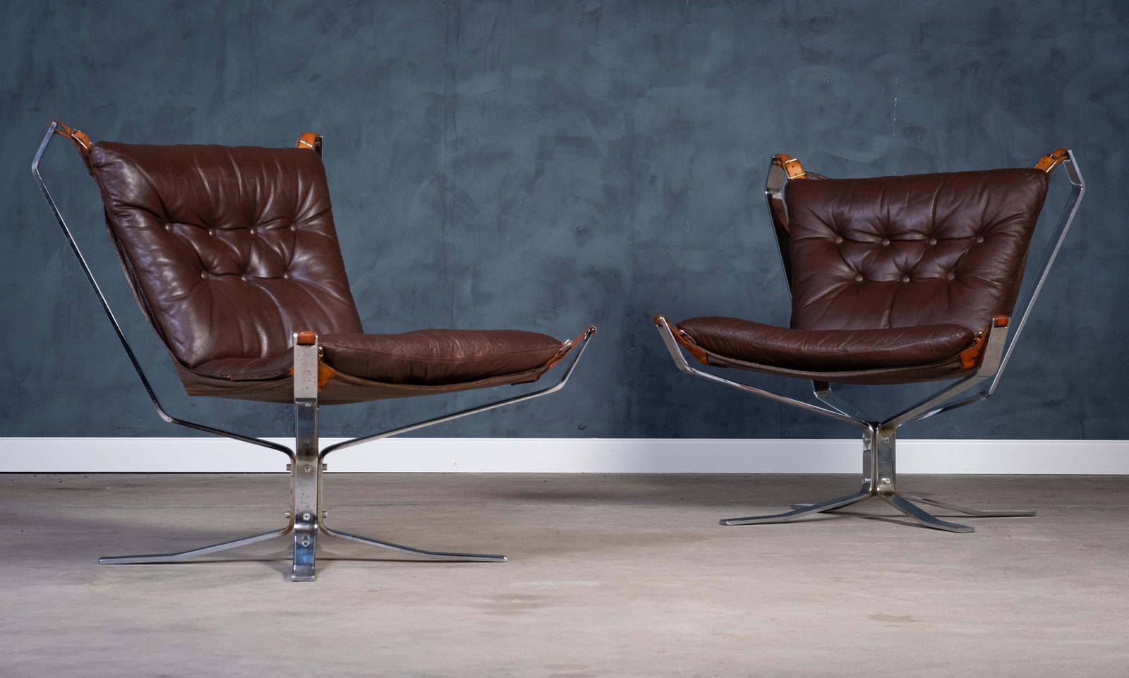 Pair Of 'Superstar' Leather Armchairs With Steel Frame, 1970s photo vinterior