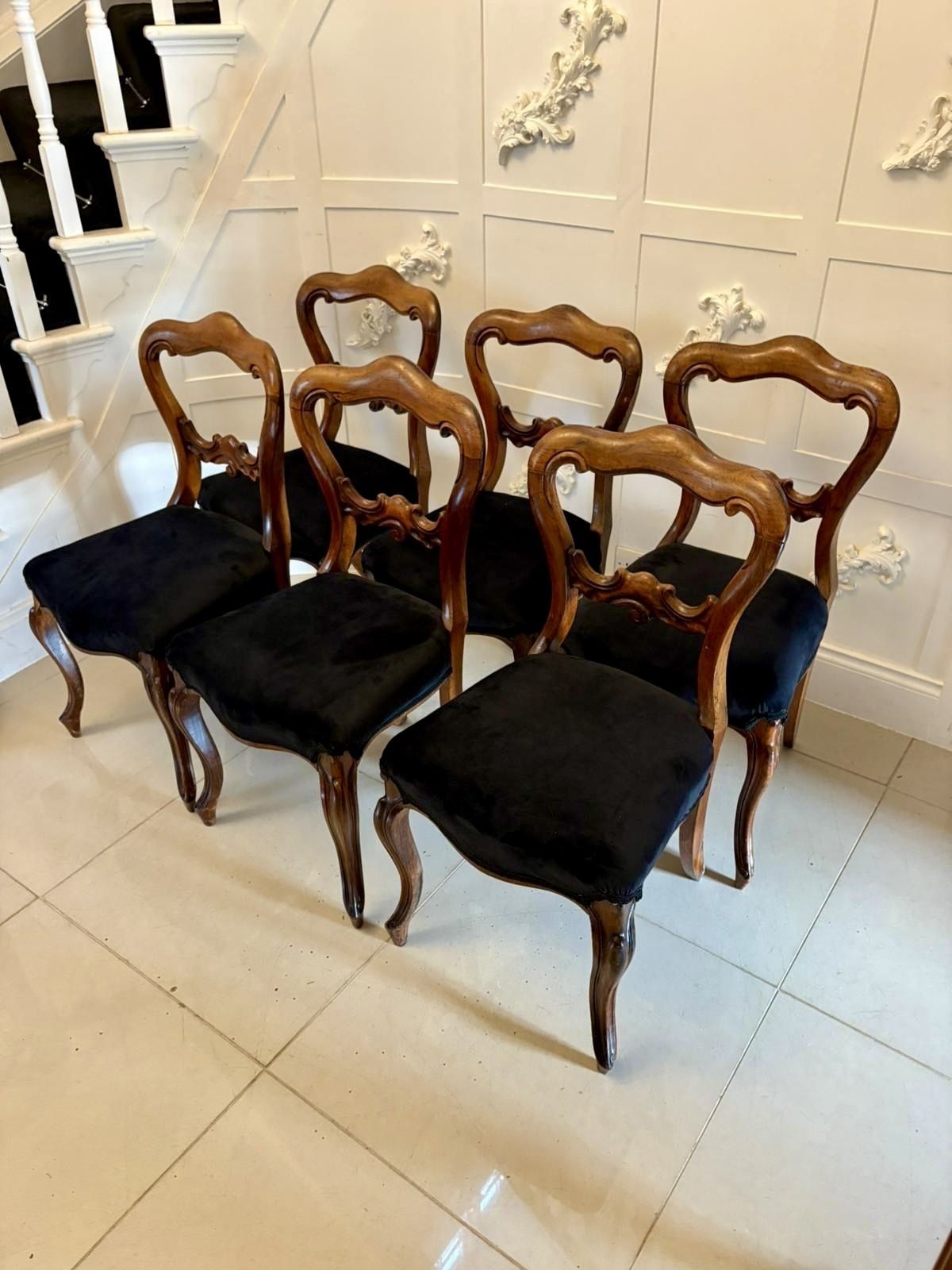 Antique Set Of Six Quality 19th Century Rosewood Balloon Back Dining Chairs