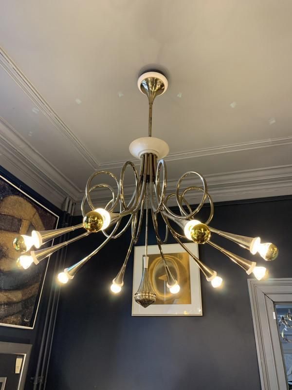 Hunting Trumpets 10 Arms Chandelier In Gilded Brass & White Lacquered Metal From Stilnovo, 1950s photo for sale