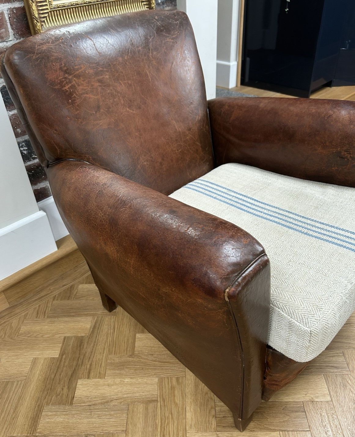 photo vintage Antique 1930’s French  Leather Club Chair