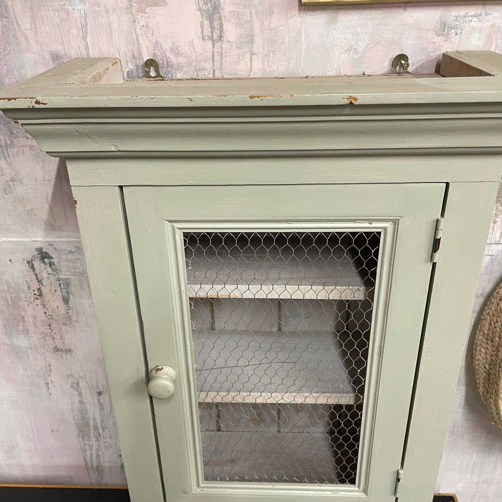 Painted Shabby Chic Kitchen Wall Cupboard 2 Shelves Chicken Wire Door photo vinterior