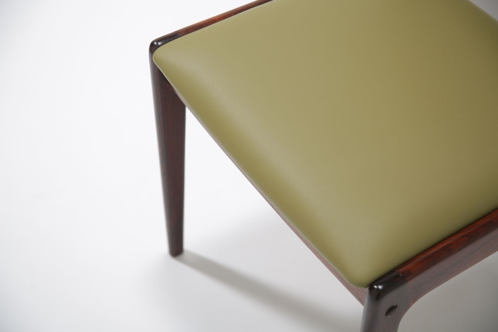 Johannes Andersen ‘Model 10’ Dining Chairs: Set Of 8 In Highly Figured Rosewood For Uldum Møbelfabrik, Denmark, 1960s photo Furniture