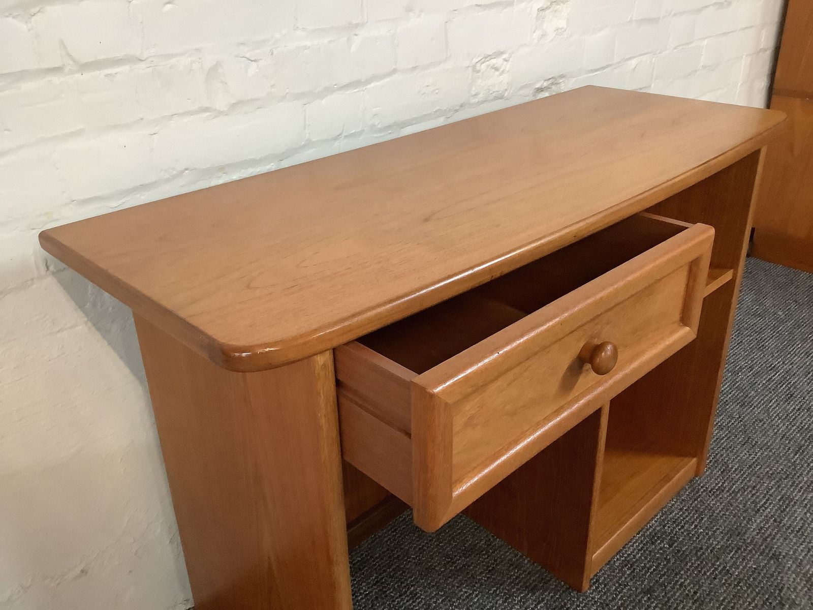 photo vintage G Plan Albany Teak Side Table.