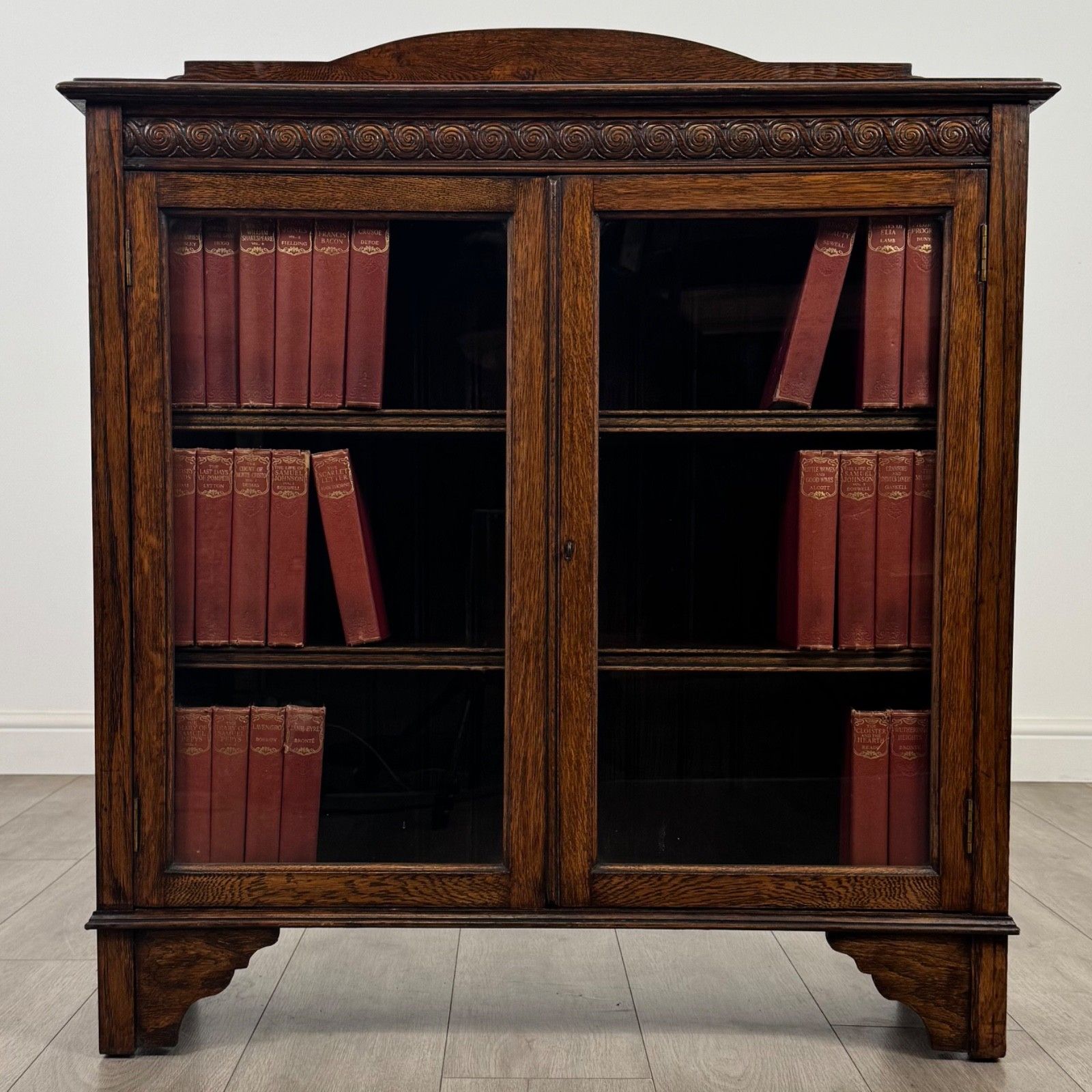 Antique 20th Century Fine Quality Display Cabinet In Oak