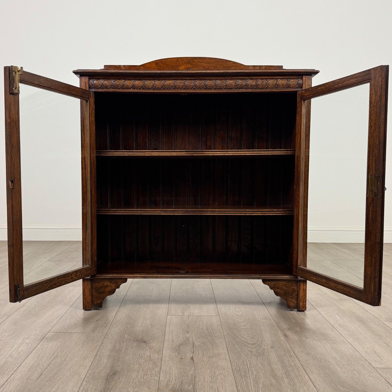 Antique 20th Century Fine Quality Display Cabinet In Oak photo for sale