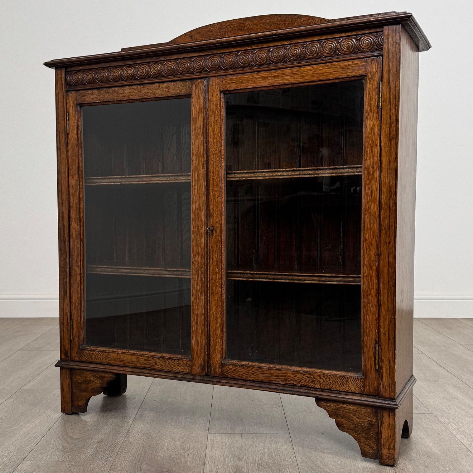 Antique 20th Century Fine Quality Display Cabinet In Oak photo Furniture