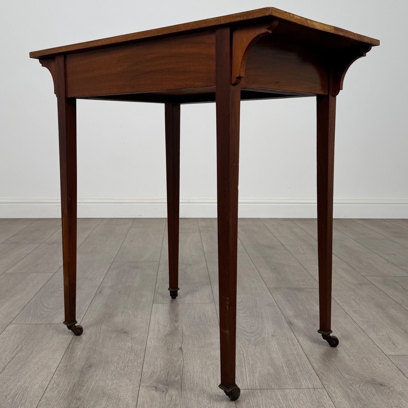 Antique 20th Century Cross Banded Writing Table In Mahogany photo vinterior