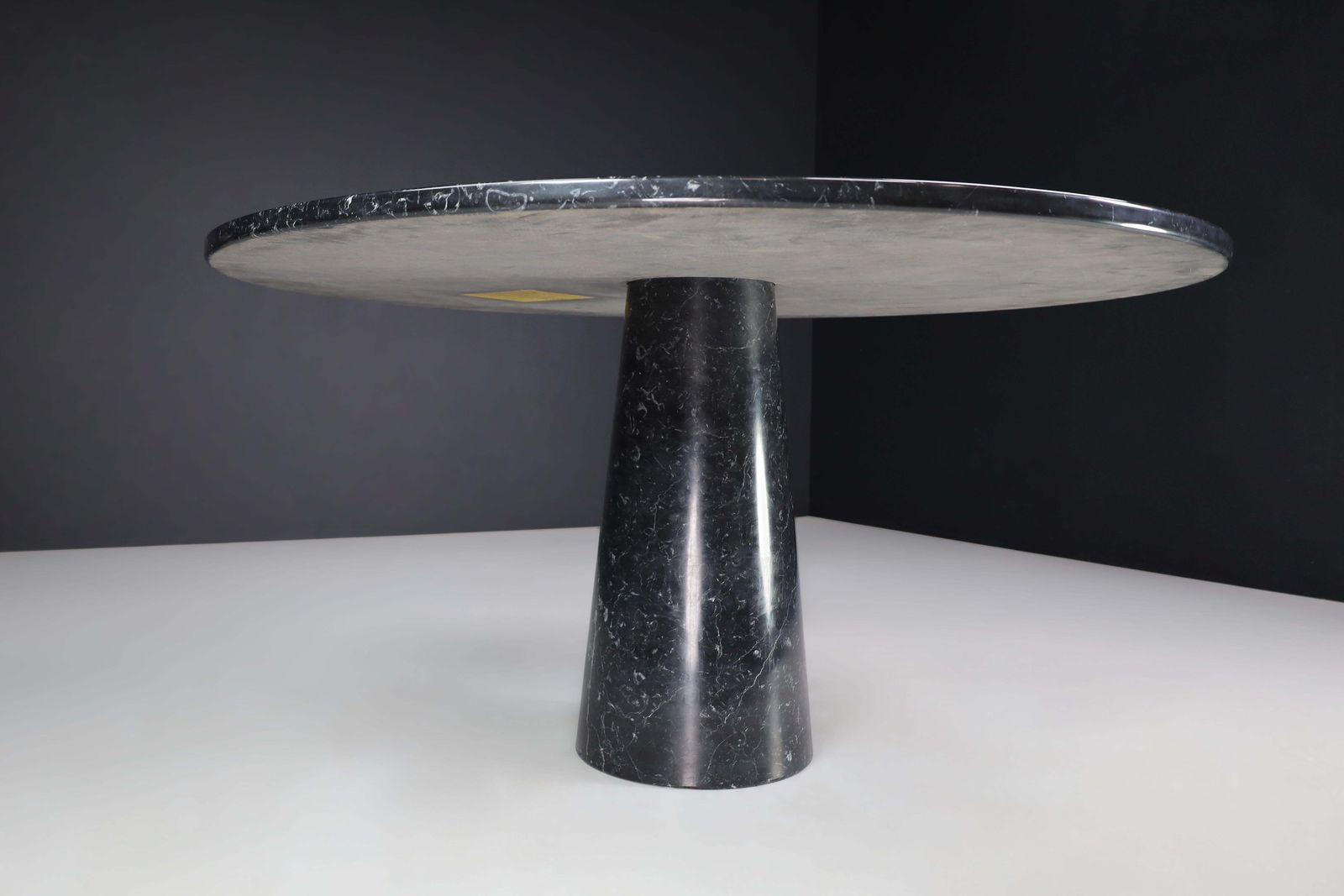 Angelo Mangiarotti For Skipper 'Eros' Round Dining Table In Marquina Marble 1970 photo Furniture