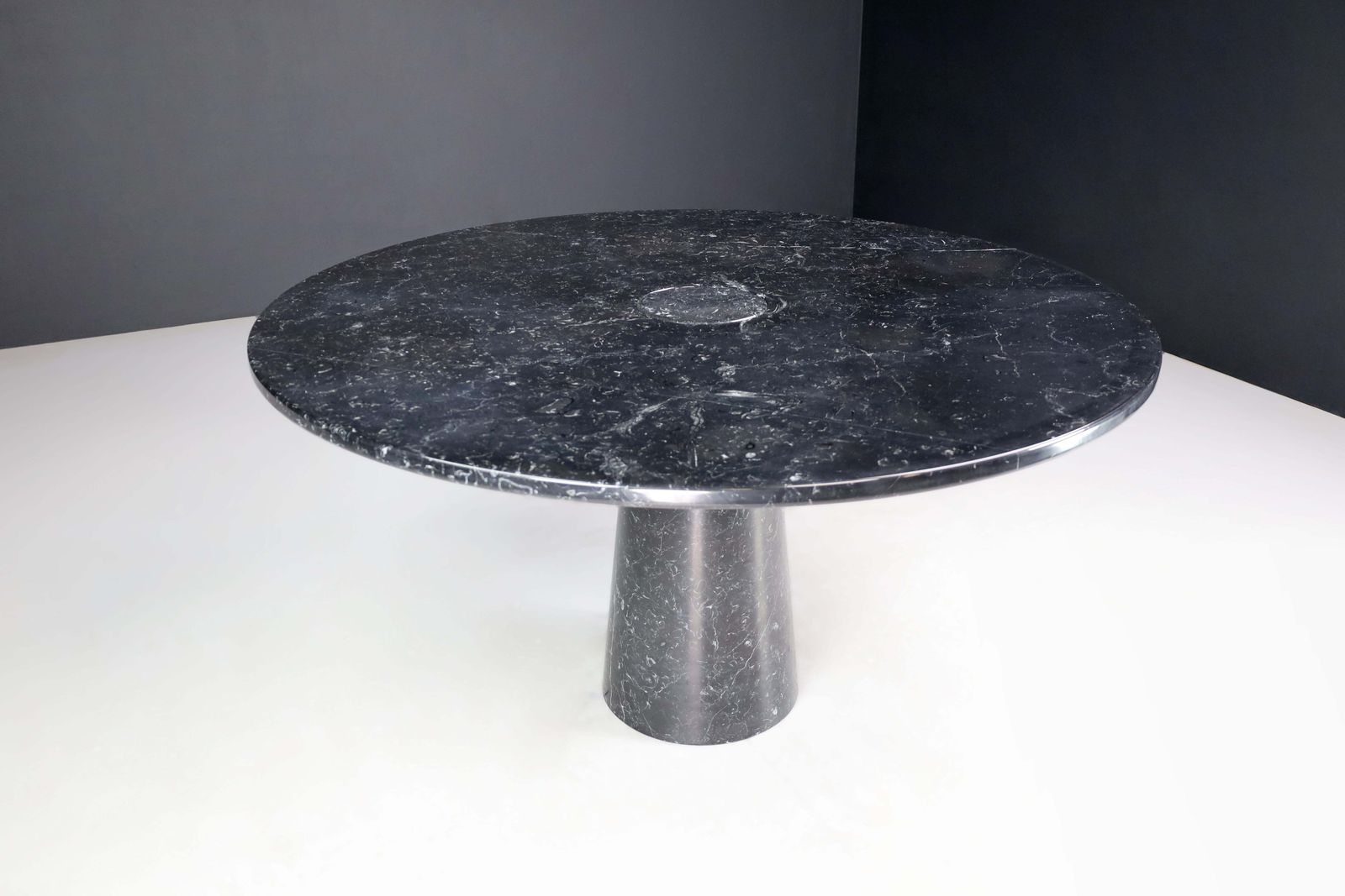 photo for sale Angelo Mangiarotti For Skipper 'Eros' Round Dining Table In Marquina Marble 1970