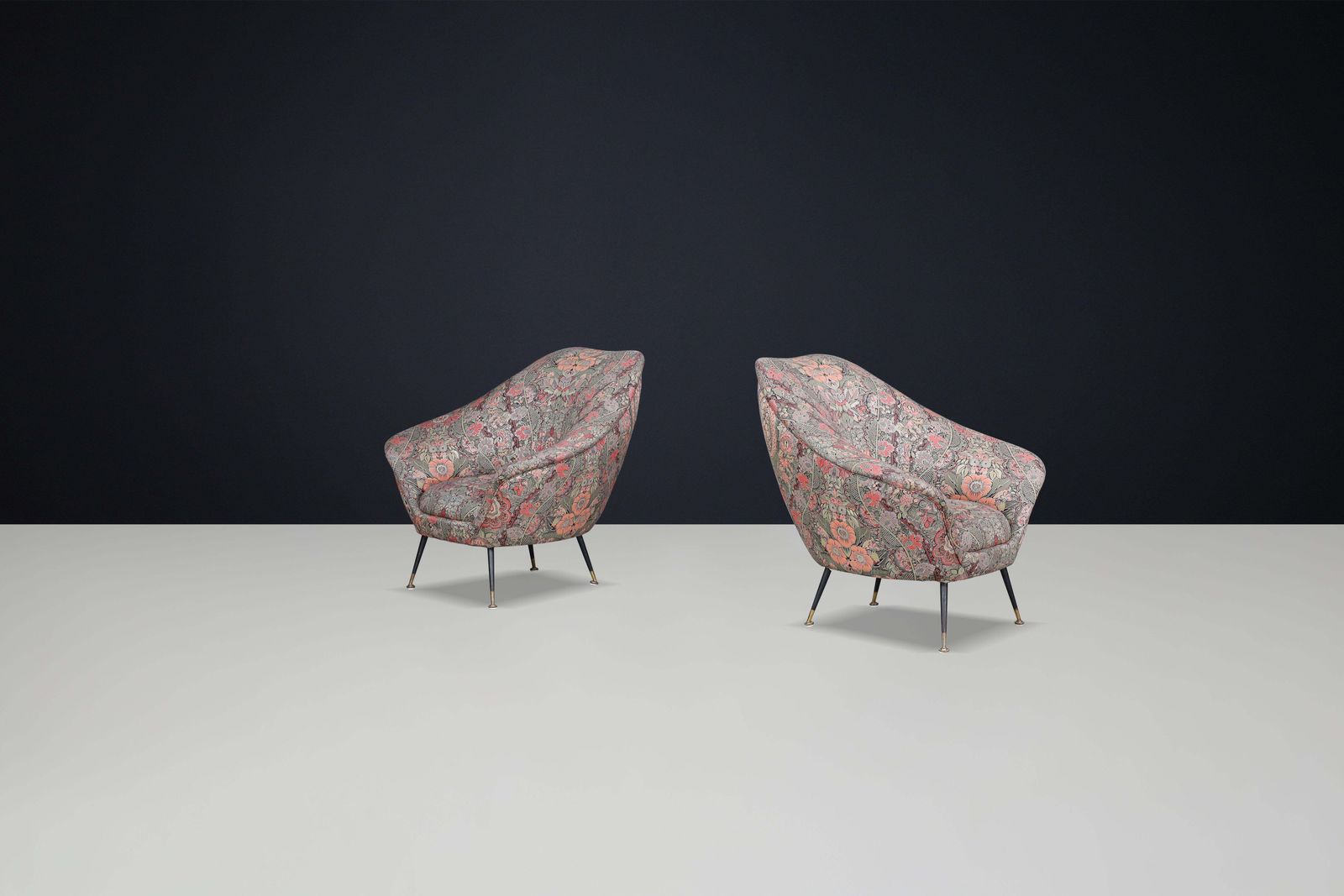 Federico Munari Armchairs In Original Floral Upholstery With Brass Feet. photo vinterior