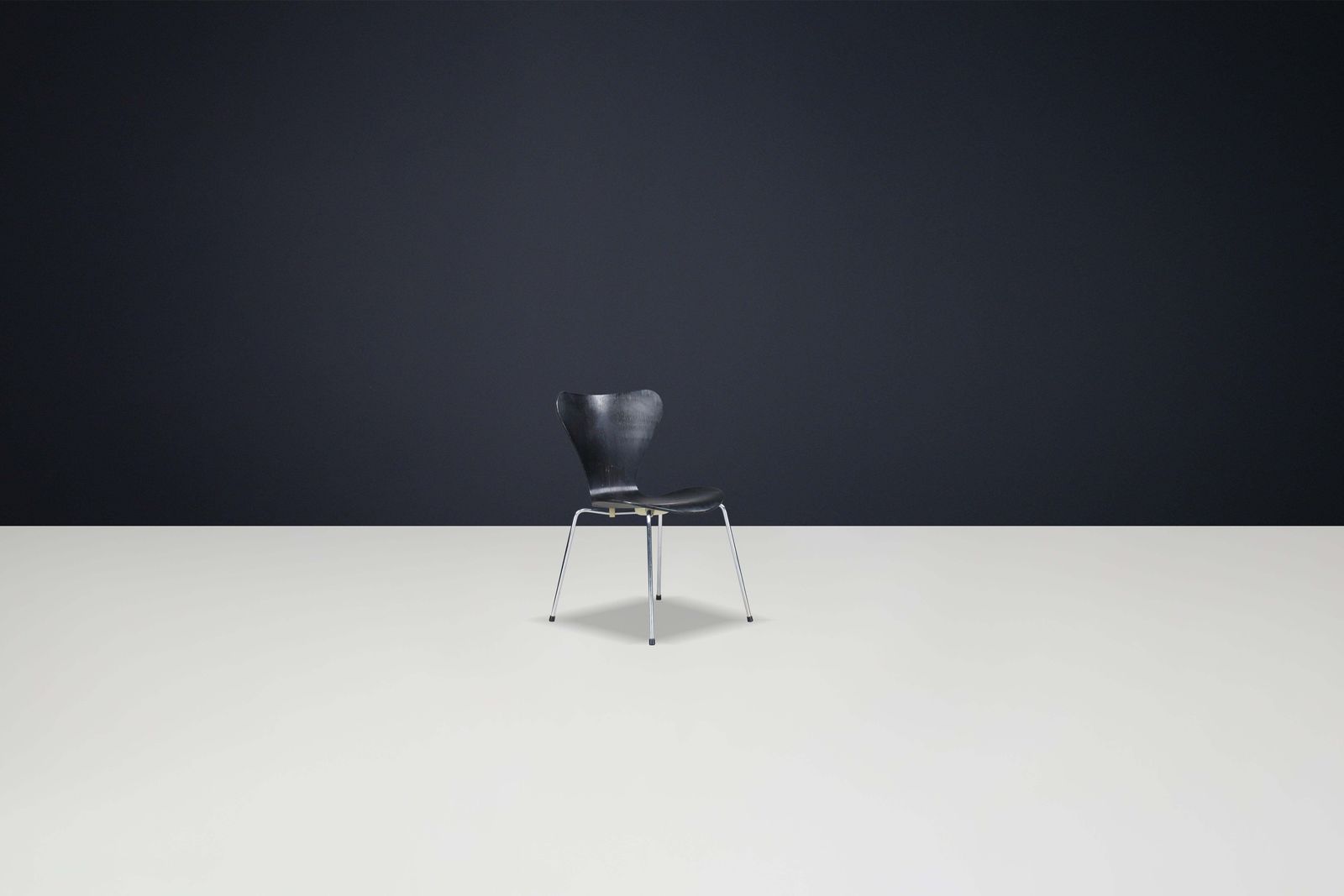 Scandinavian Black Arne Jacobsen For Fritz Hansen 3107 Series 7 Dining Chair photo for sale