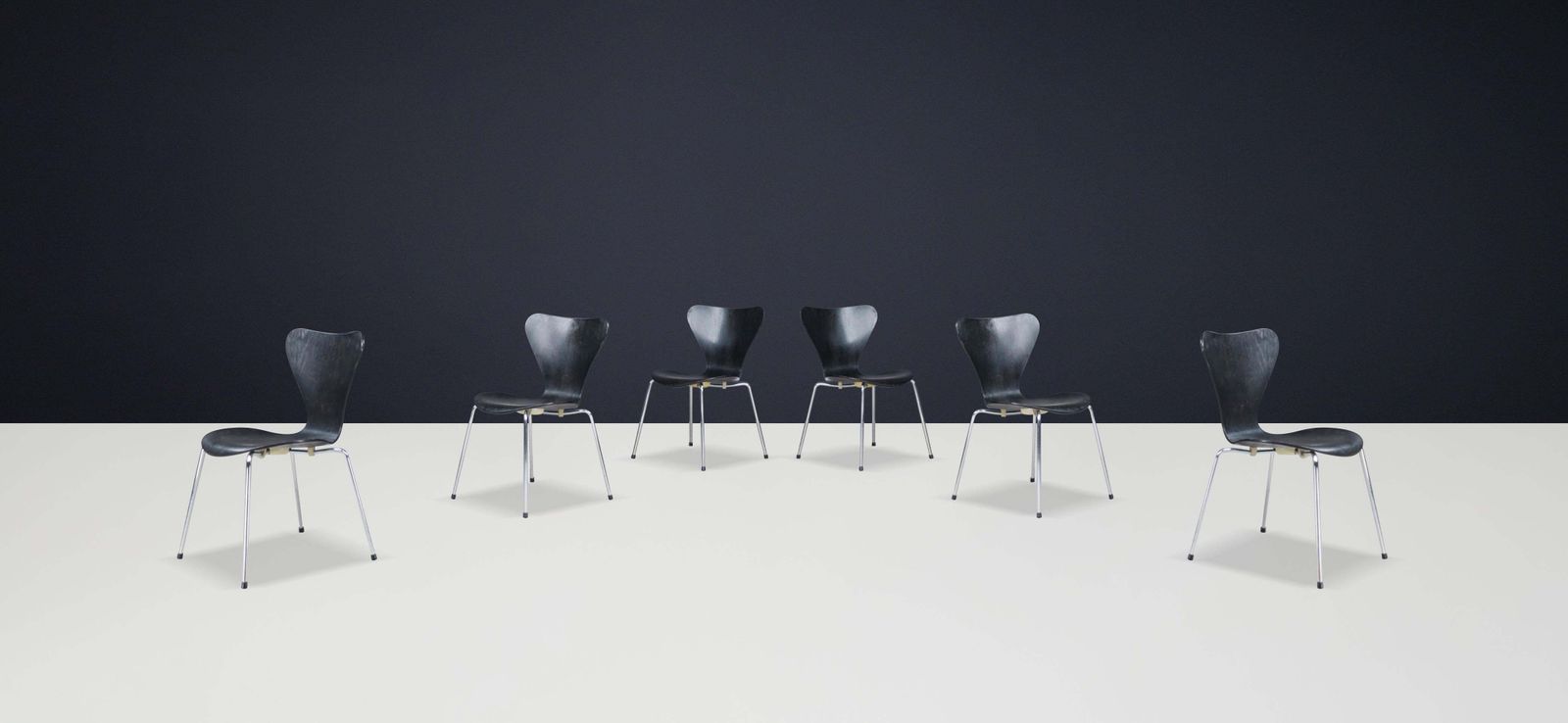 Scandinavian Black Arne Jacobsen For Fritz Hansen 3107 Series 7 Dining Chair photo buy