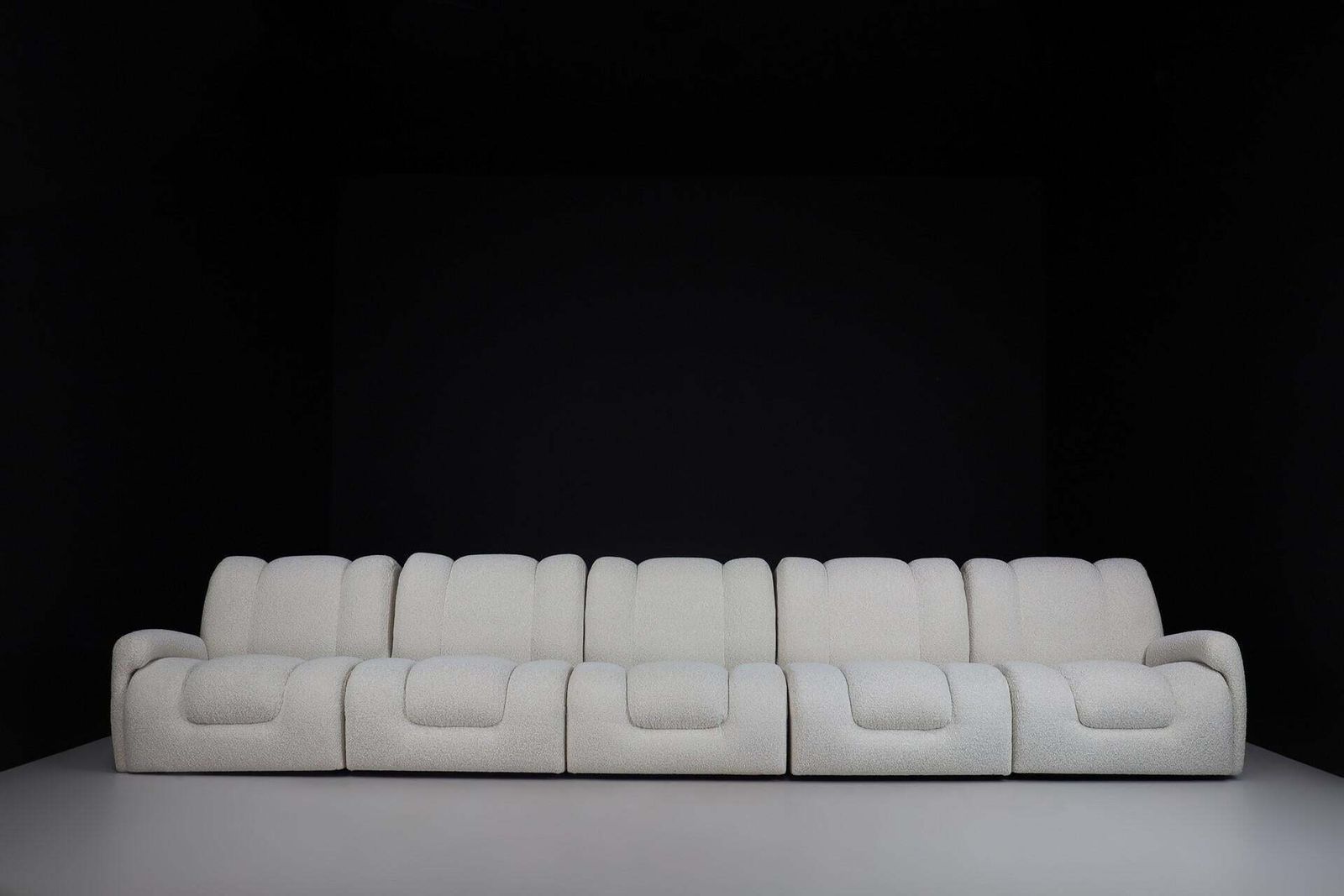 photo vinterior Mid Century Italian Modular Lounge Sofa In New Bouclé, 1970s, Set Of 5 Elements