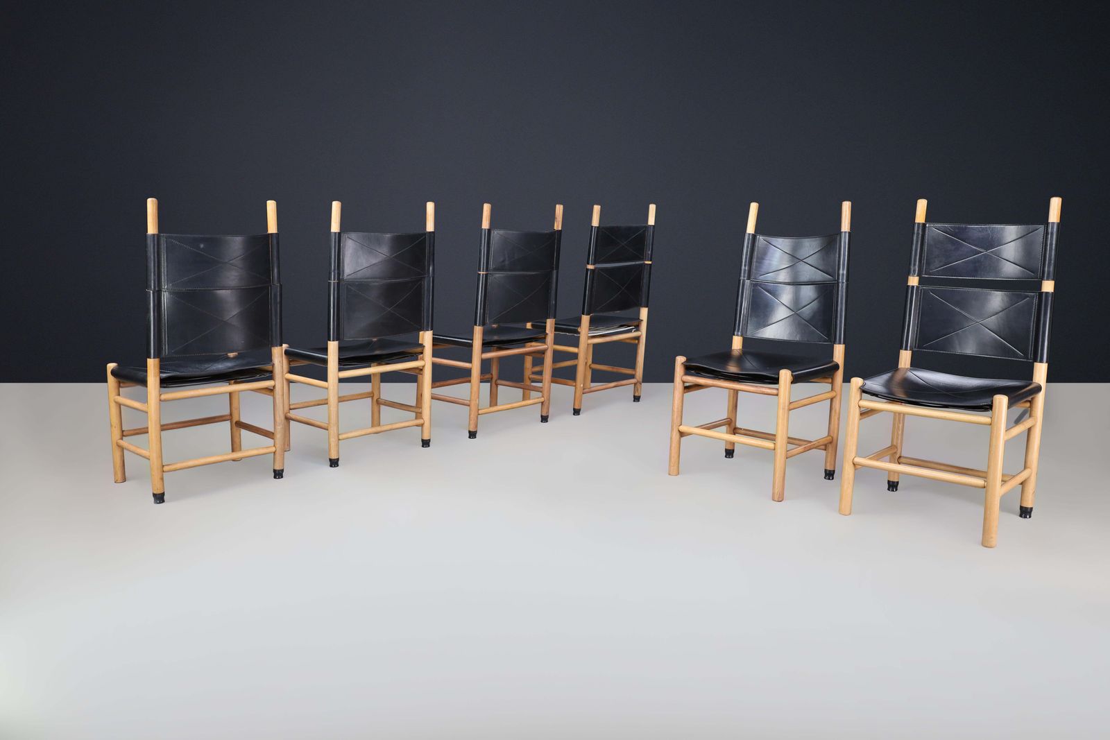Carlo Scarpa Black Leather Kentucky Dining Room Chairs For Bernini, Italy  1977 photo for sale